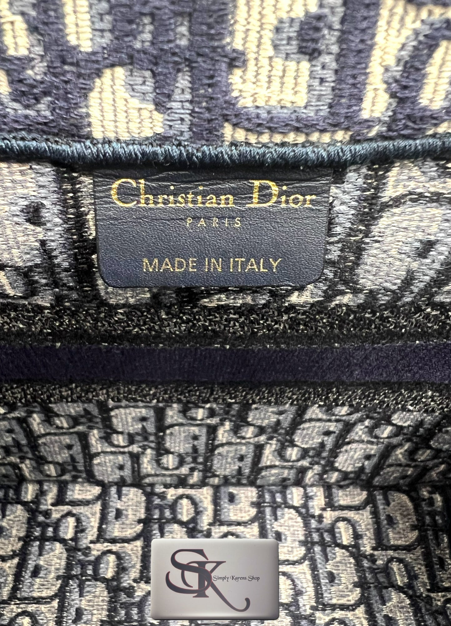 Christian Dior Booktote Pm size π΅πP141,900π΅π
