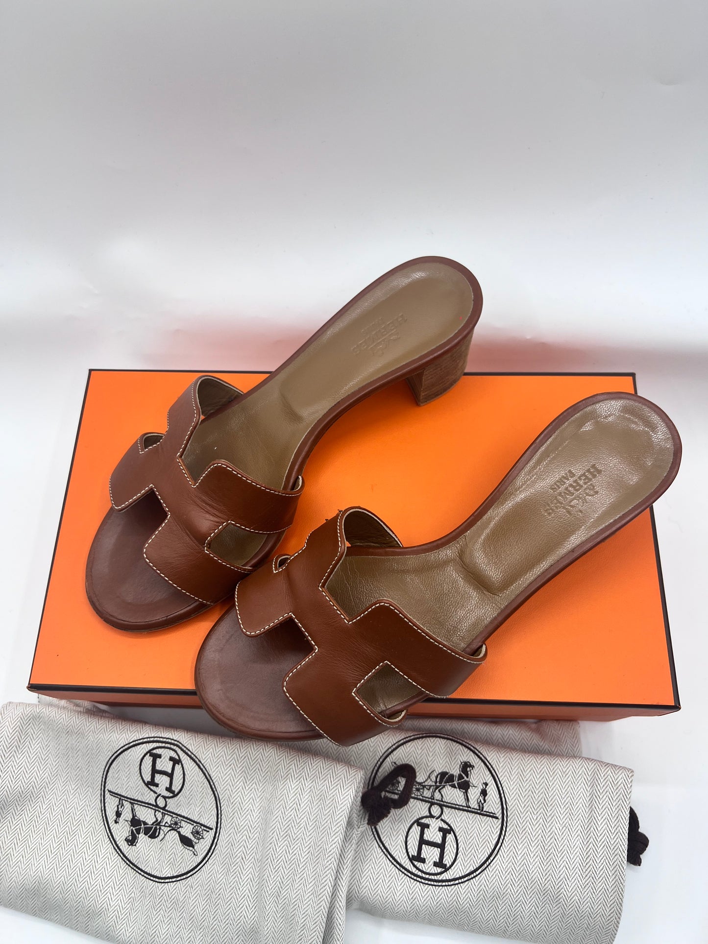 Hermes Oasis Gold Size 36