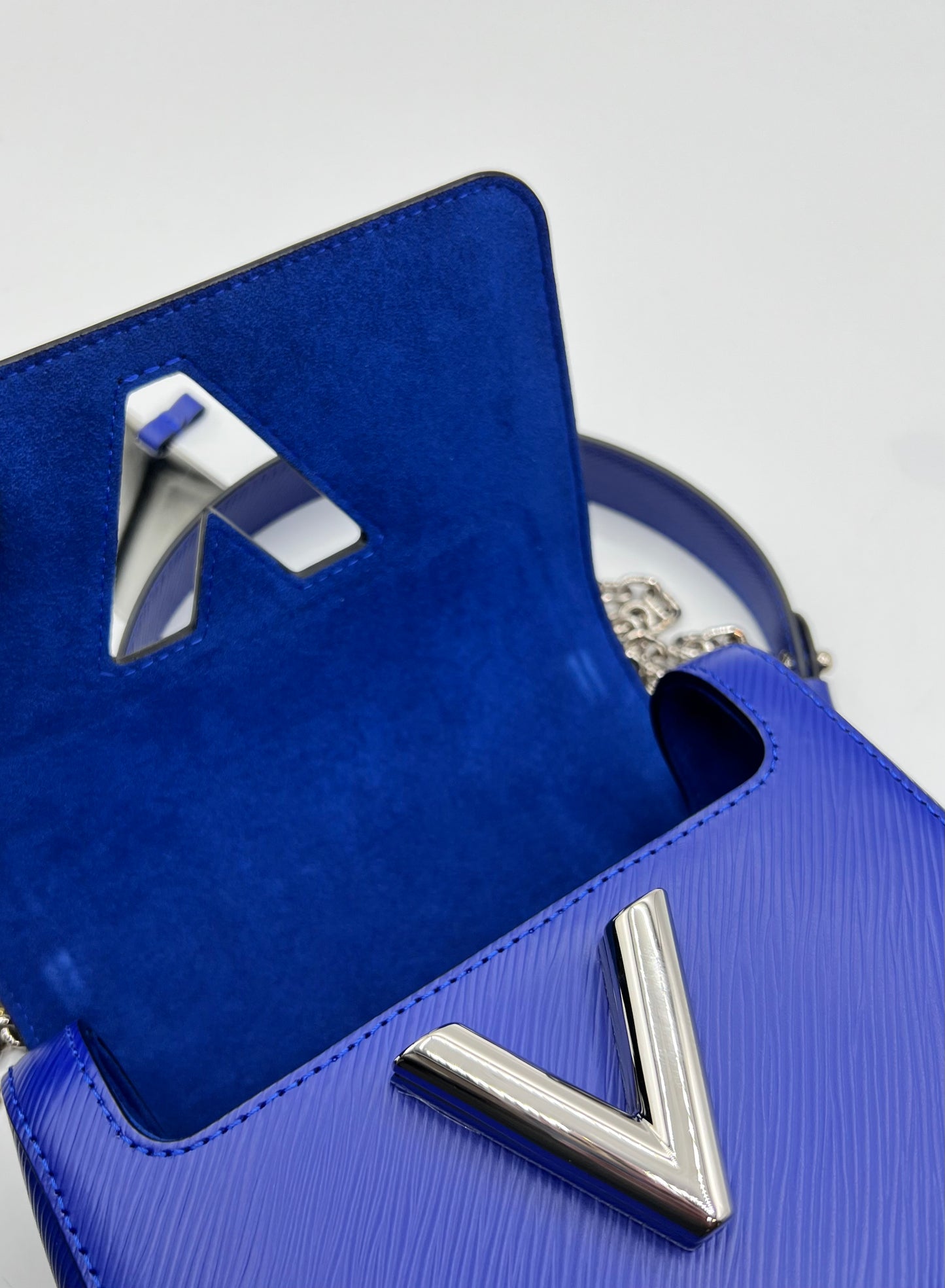 LV TWIST PM π΅πP152,000π΅π