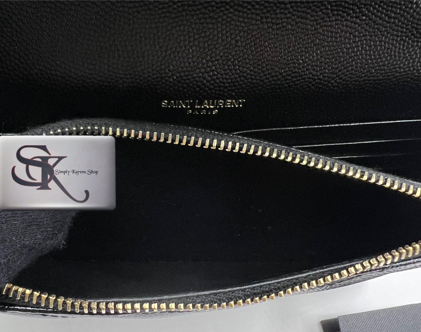 Yves Saint Laurent Cassandre Envelope wallet on chain S19 X13 Cm (🇵🇭P72,240)