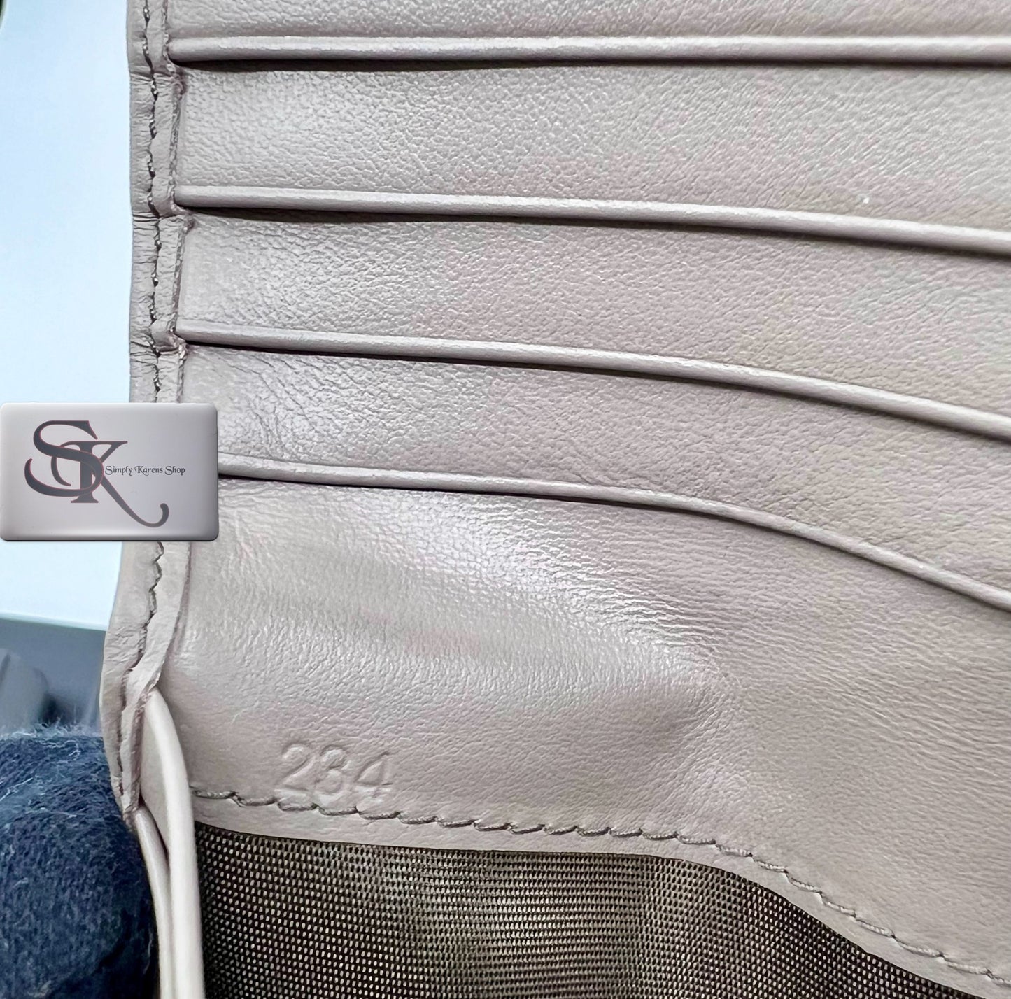 PRADA VITELLO DAINO BIFOLD COMPACT WALLET π΅πP12,800π΅π