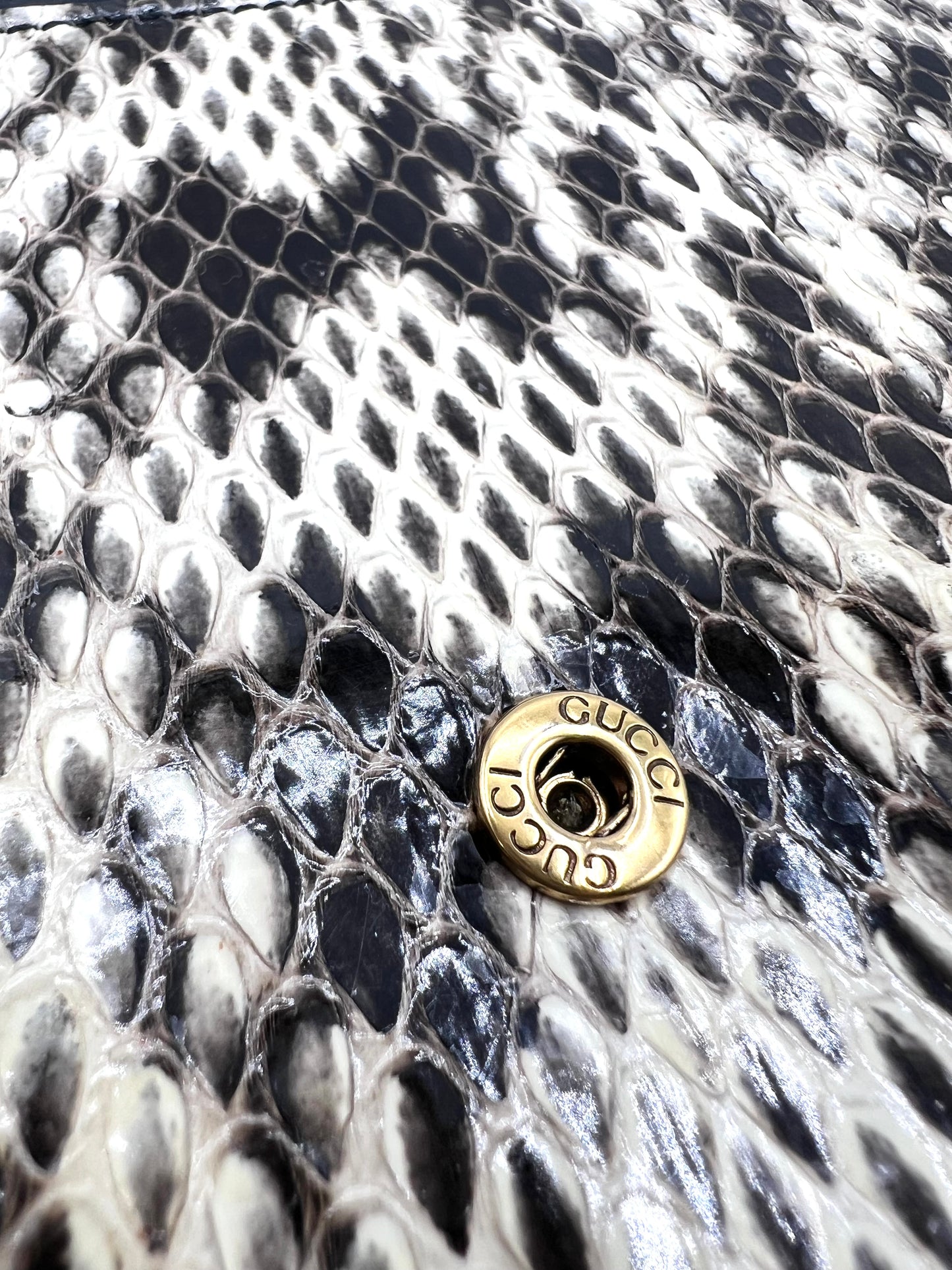 Gucci Pearly GG Marmont Python Wallet On Chain (🇵🇭P59,340)