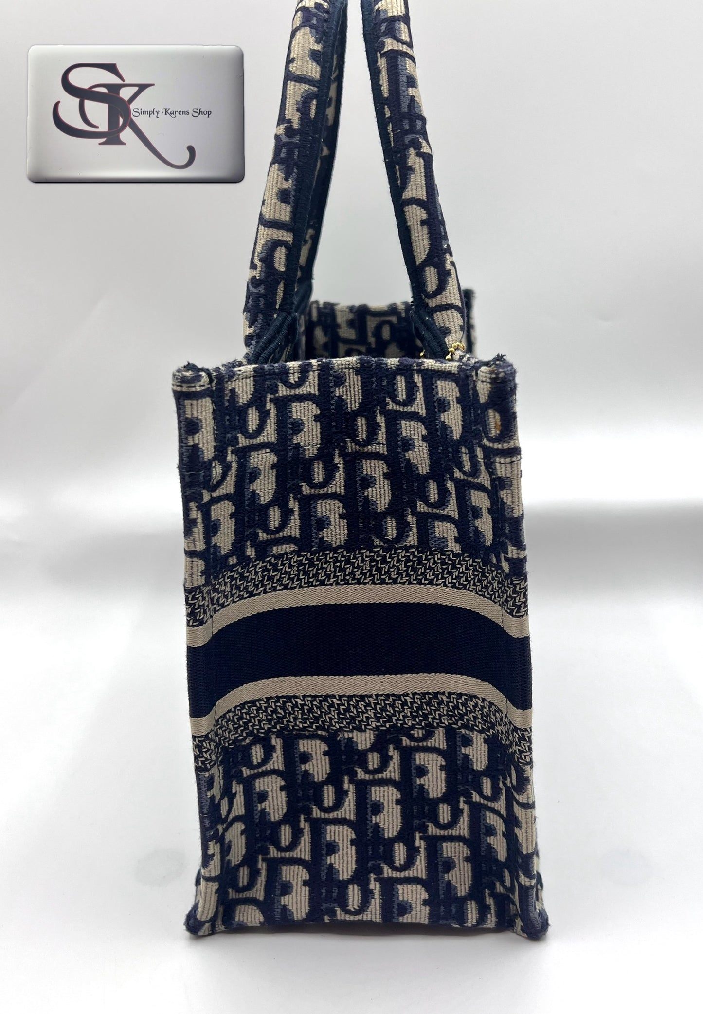 Christian Dior Booktote Pm size π΅πP141,900π΅π