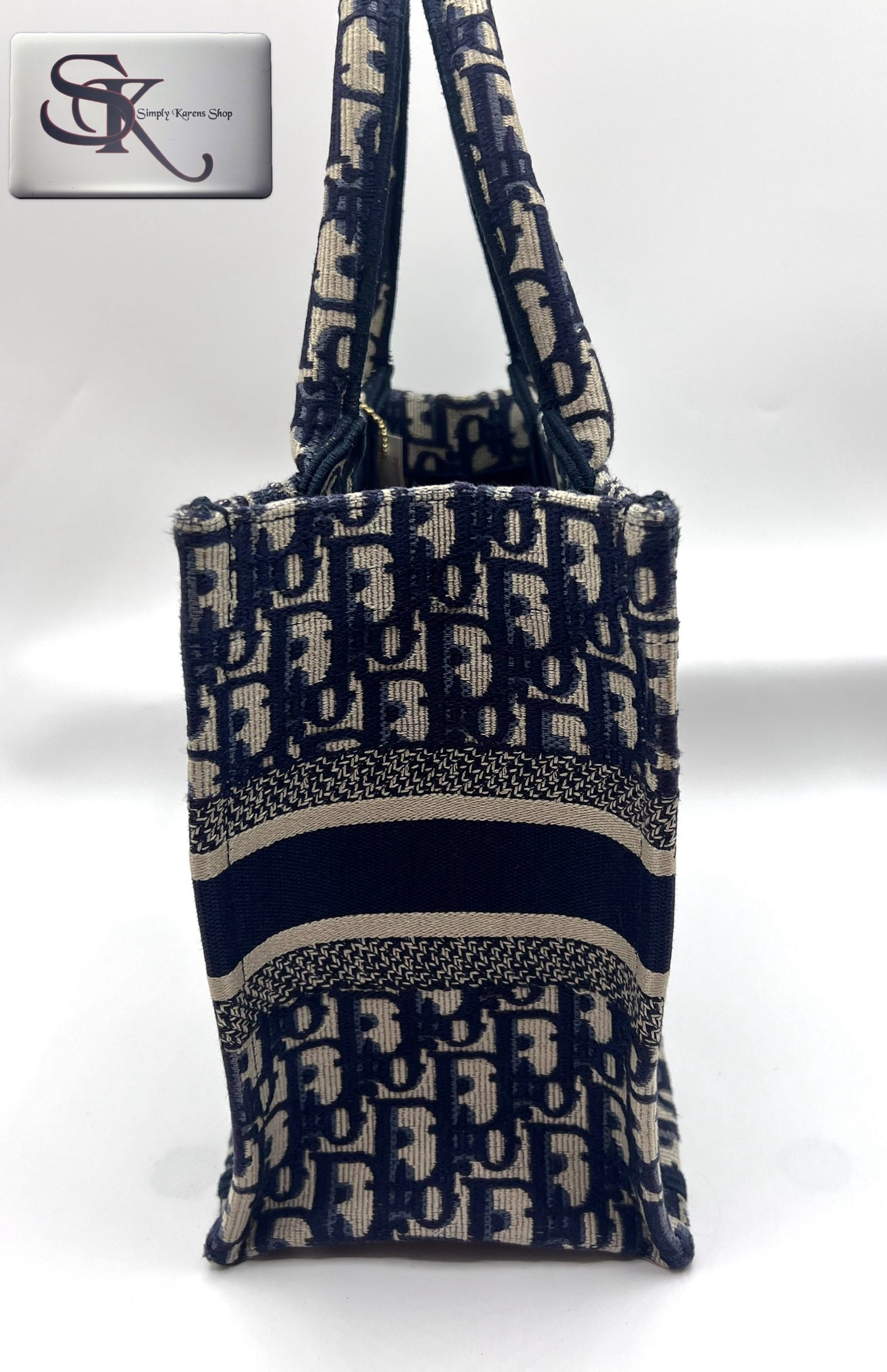 Christian Dior Booktote Pm size π΅πP141,900π΅π