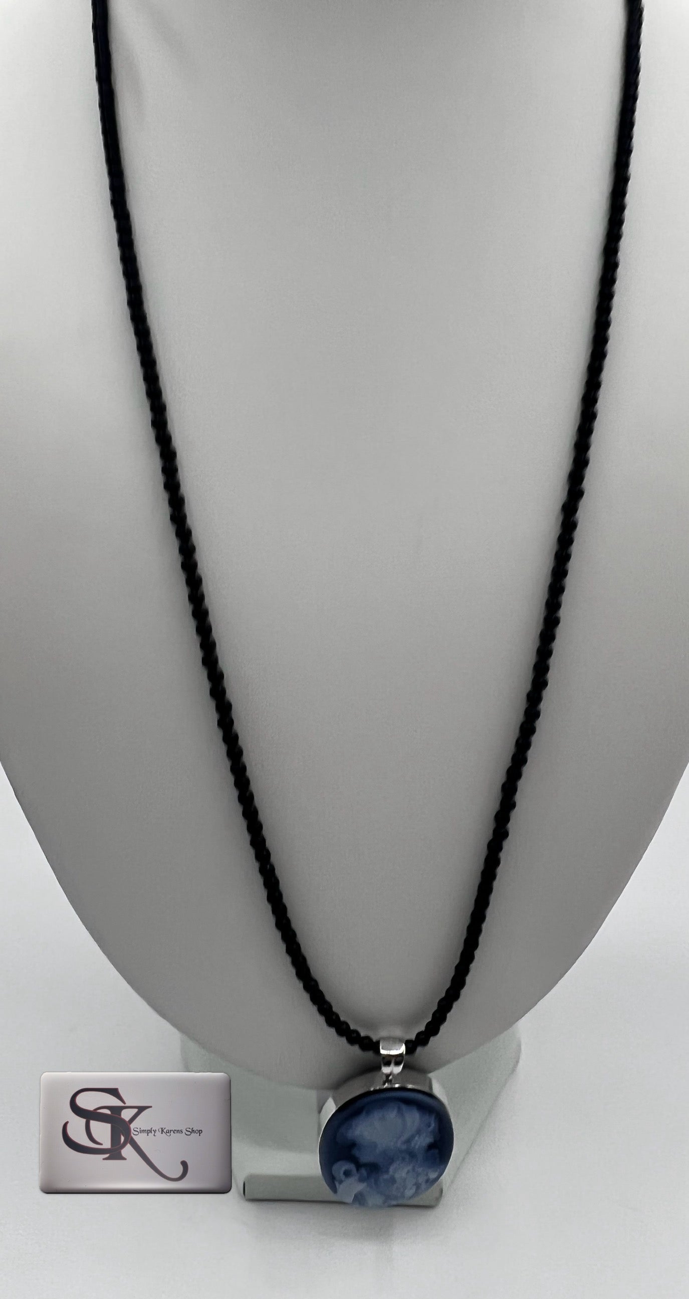 K18 WG ONYX NECKLACE w/ AGATE CAMEO and MALACHITE PENDANT 62cm 24.6 grams