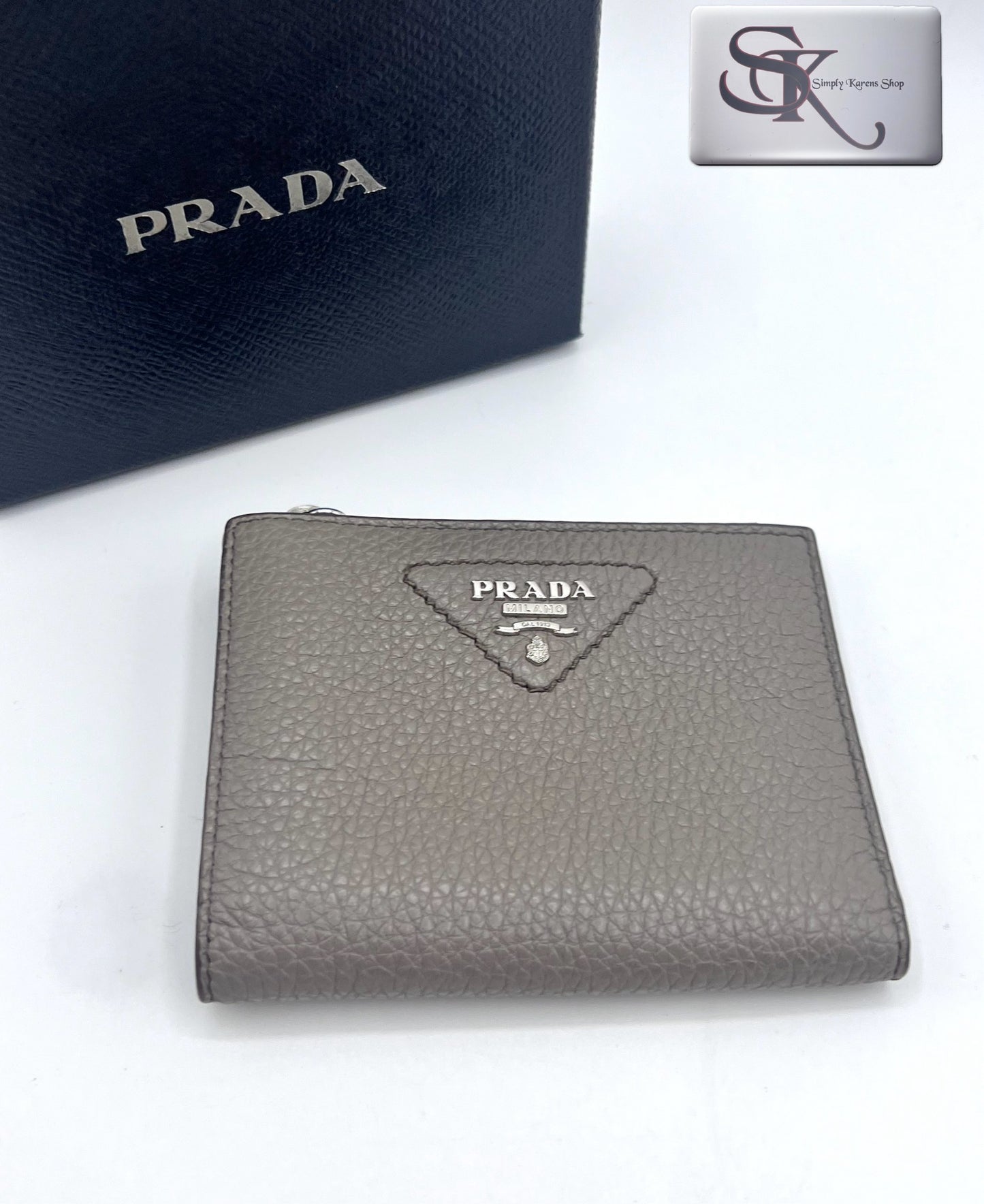 PRADA VITELLO DAINO BIFOLD COMPACT WALLET π΅πP12,800π΅π