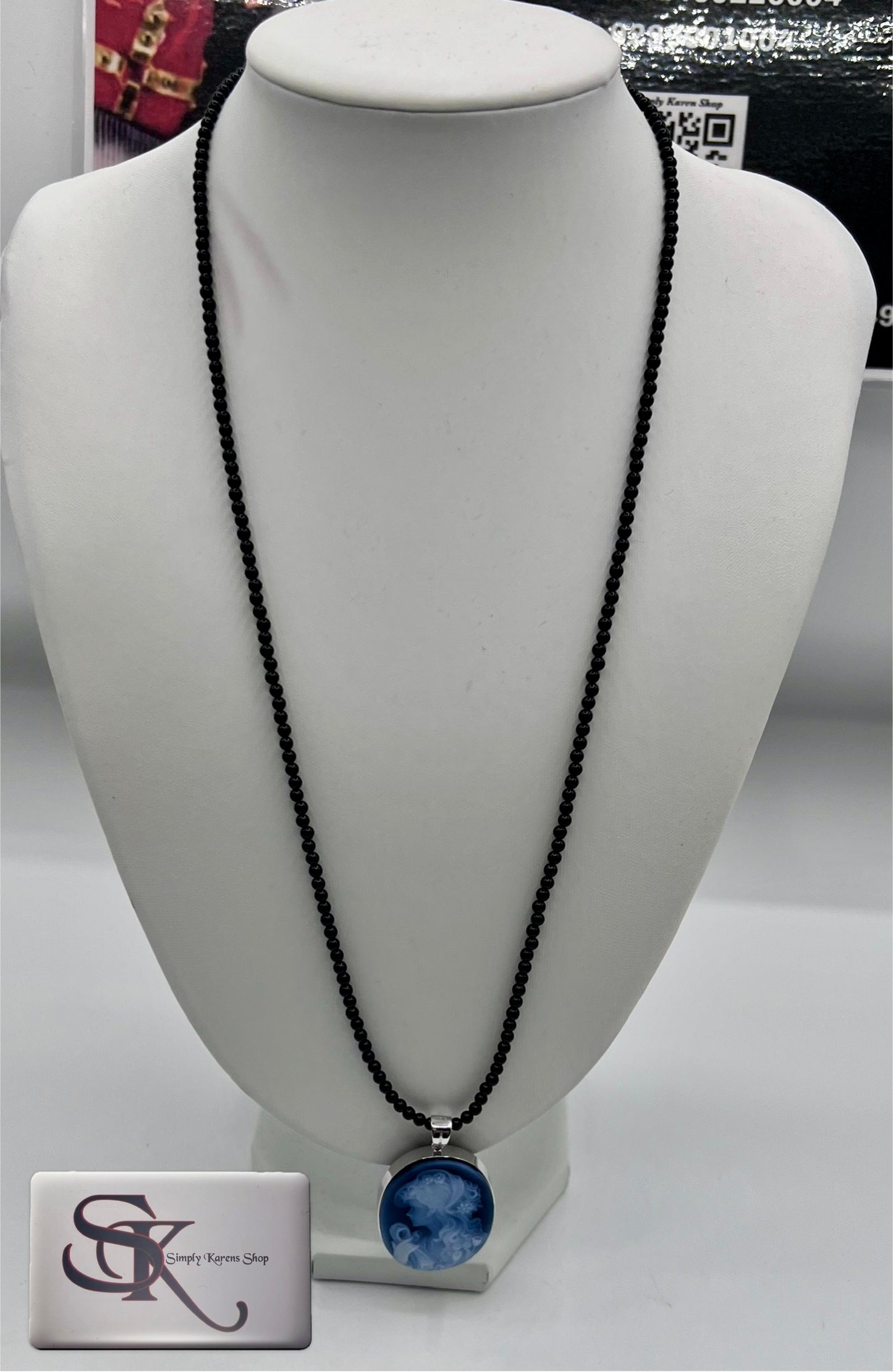 K18 WG ONYX NECKLACE w/ AGATE CAMEO and MALACHITE PENDANT 62cm 24.6 grams