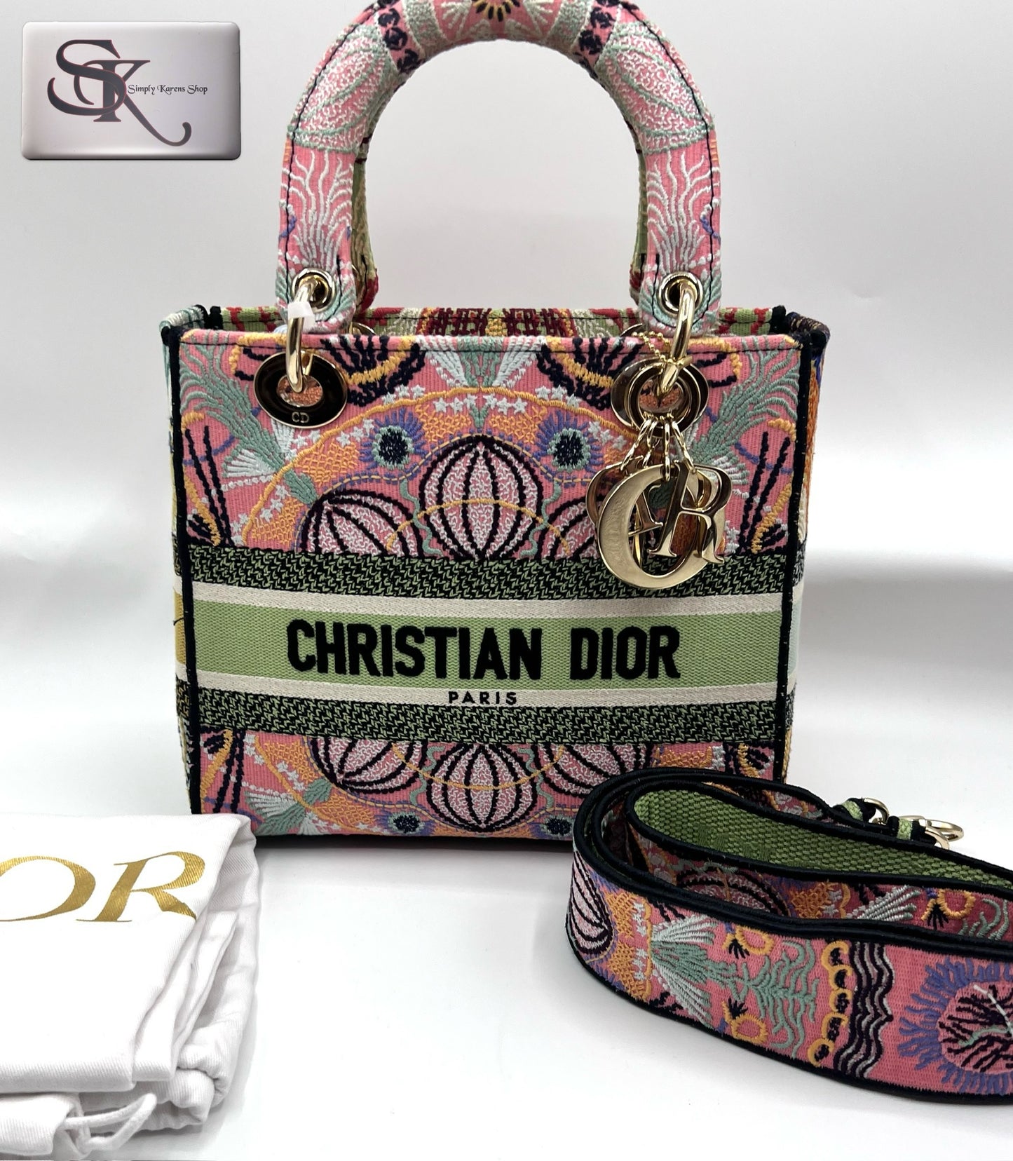 Christian Dior Lady Dior D lite MM size 🇵🇭P187,200🇵🇭