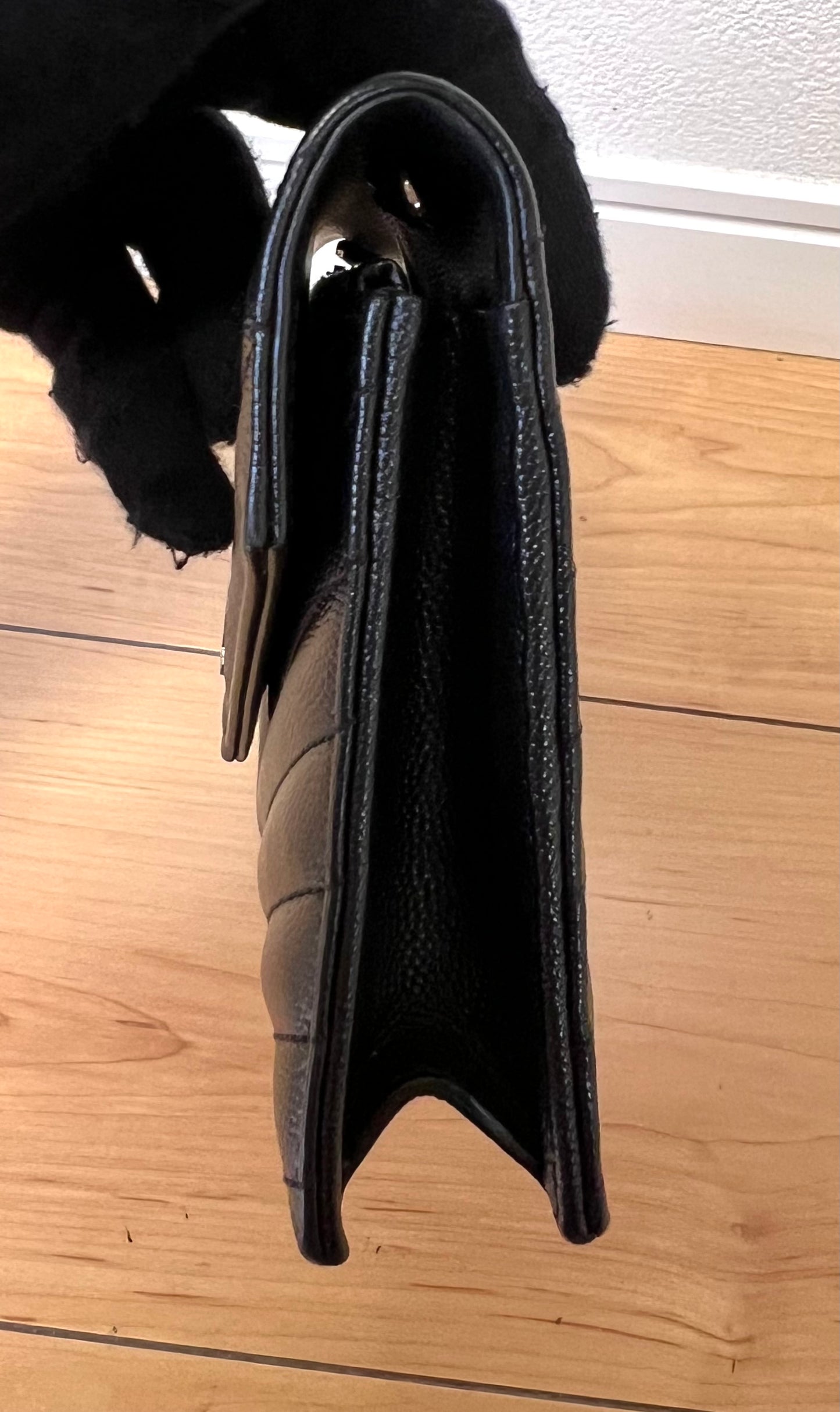 Yves Saint Laurent Cassandre Black Crossbody Bag (🇵🇭P59,340)