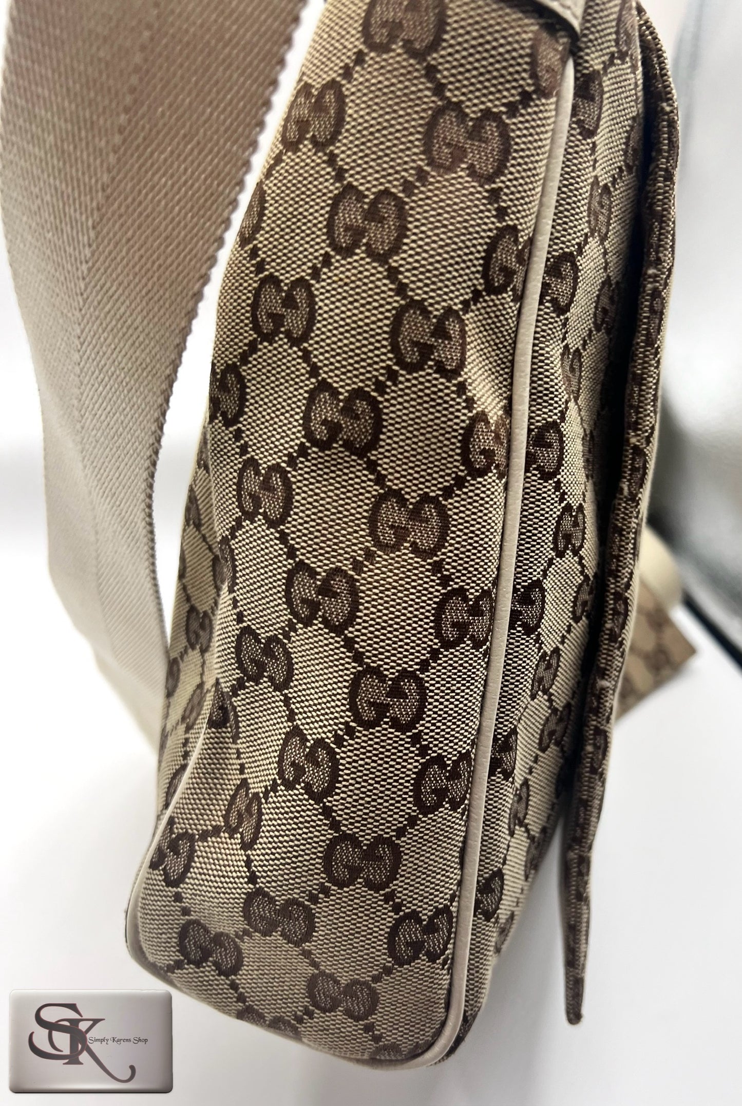 Gucci Canvas Messenger Bag π΅πP18,000π΅π