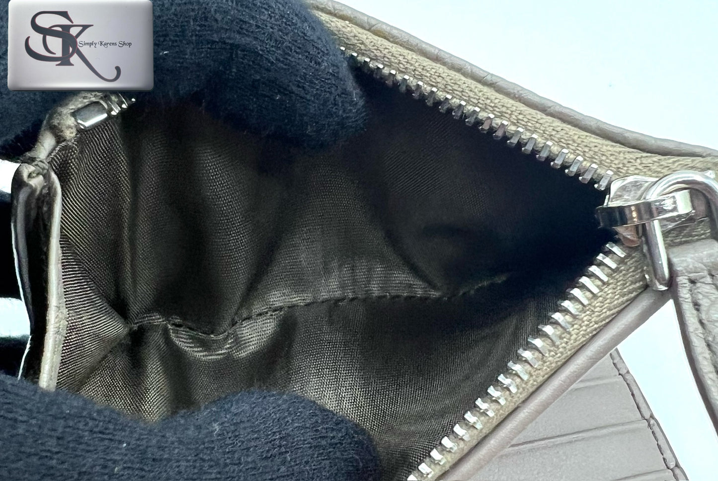 PRADA VITELLO DAINO BIFOLD COMPACT WALLET π΅πP12,800π΅π