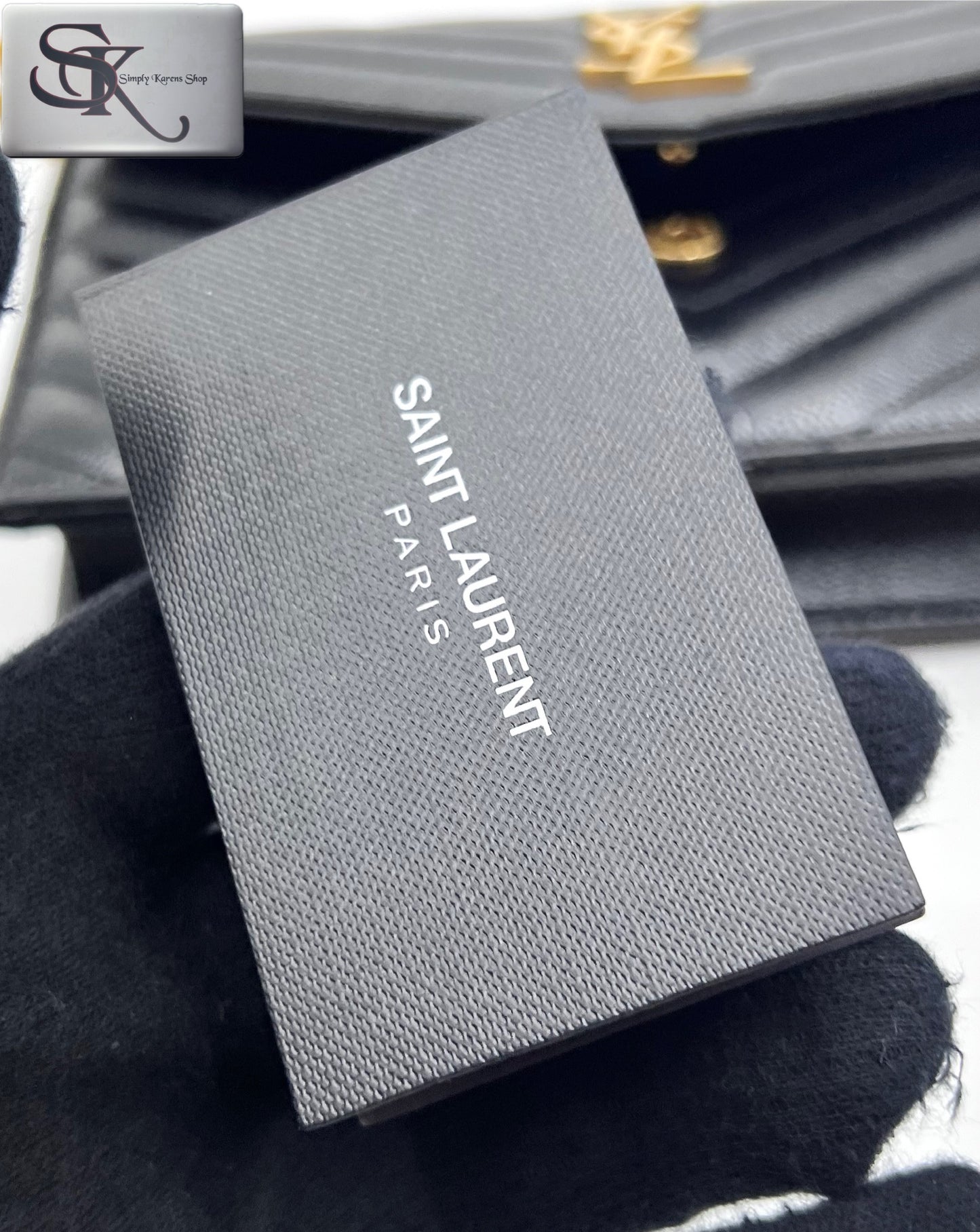 Yves Saint Laurent Cassandre Envelope wallet on chain S19 X13 Cm (🇵🇭P72,240)