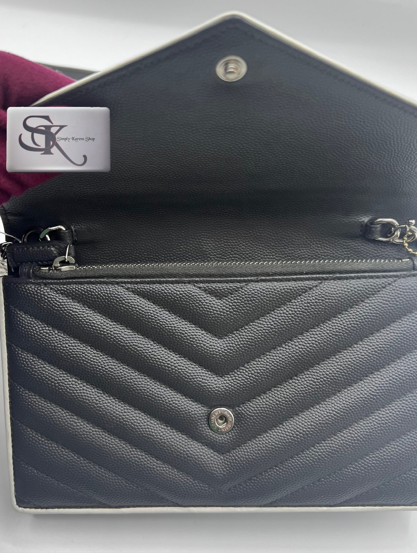 Yves Saint Laurent Grain De poudre Matelasse Chevron Monogram Wallet on chain (🇵🇭P68,800)