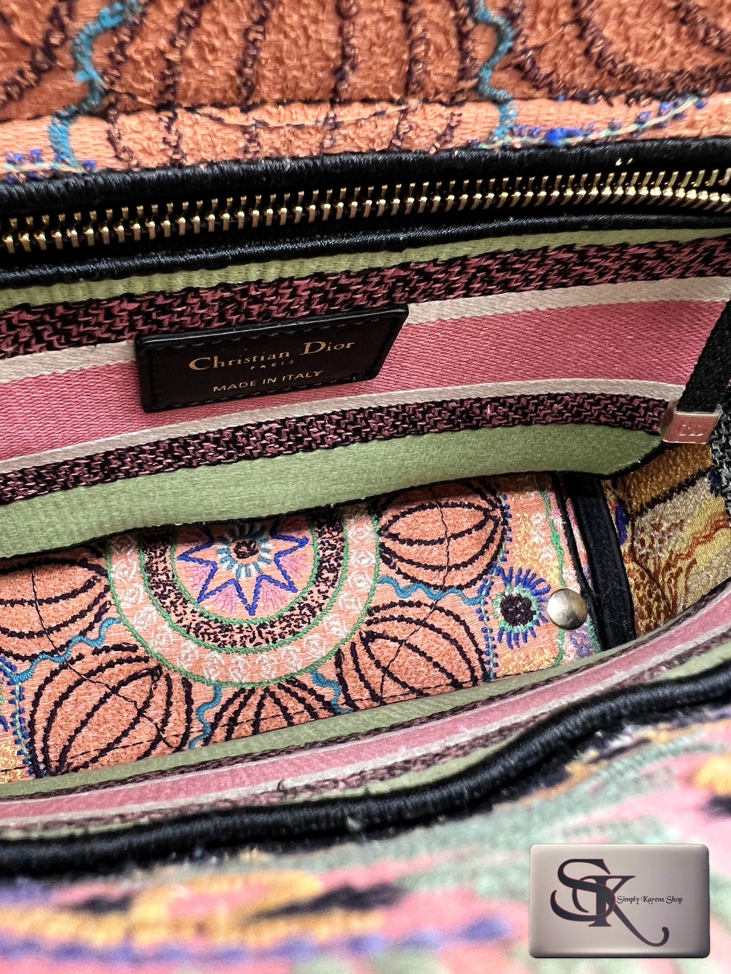 Christian Dior Lady Dior D lite MM size 🇵🇭P187,200🇵🇭