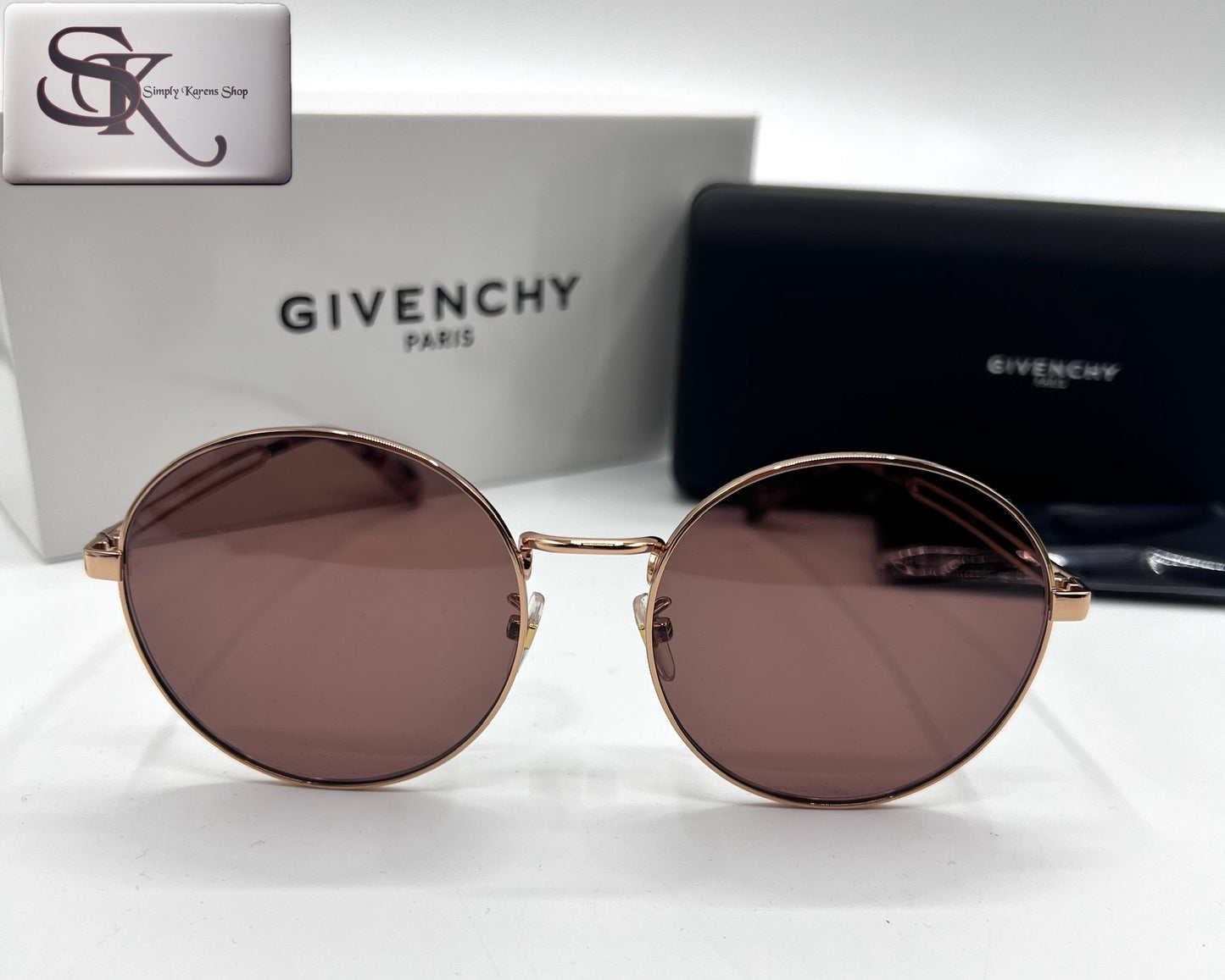 Givenchy Oversize Sunglass π΅πP8,000π΅π