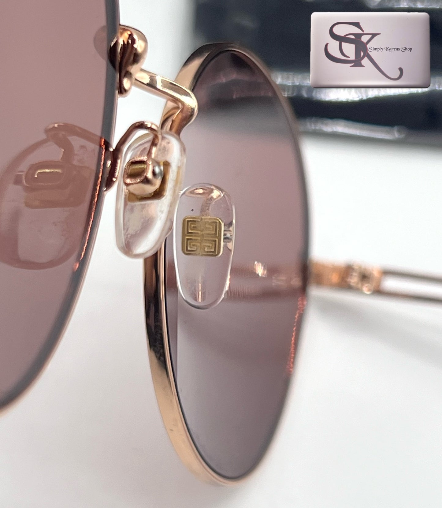 Givenchy Oversize Sunglass π΅πP8,000π΅π