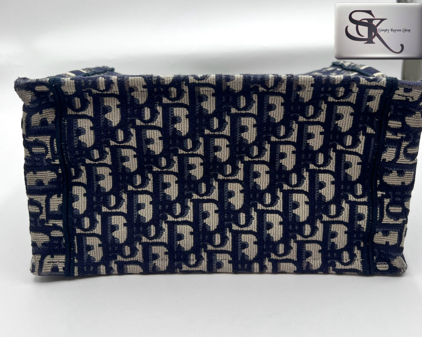 Christian Dior Booktote Pm size π΅πP141,900π΅π
