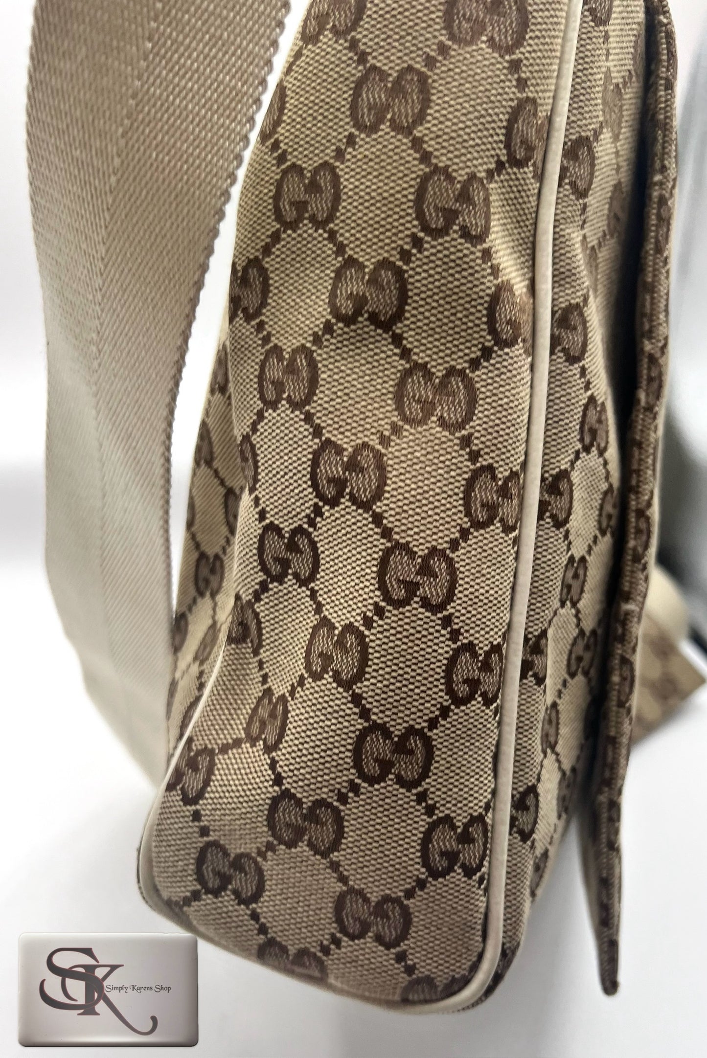 Gucci Canvas Messenger Bag π΅πP18,000π΅π