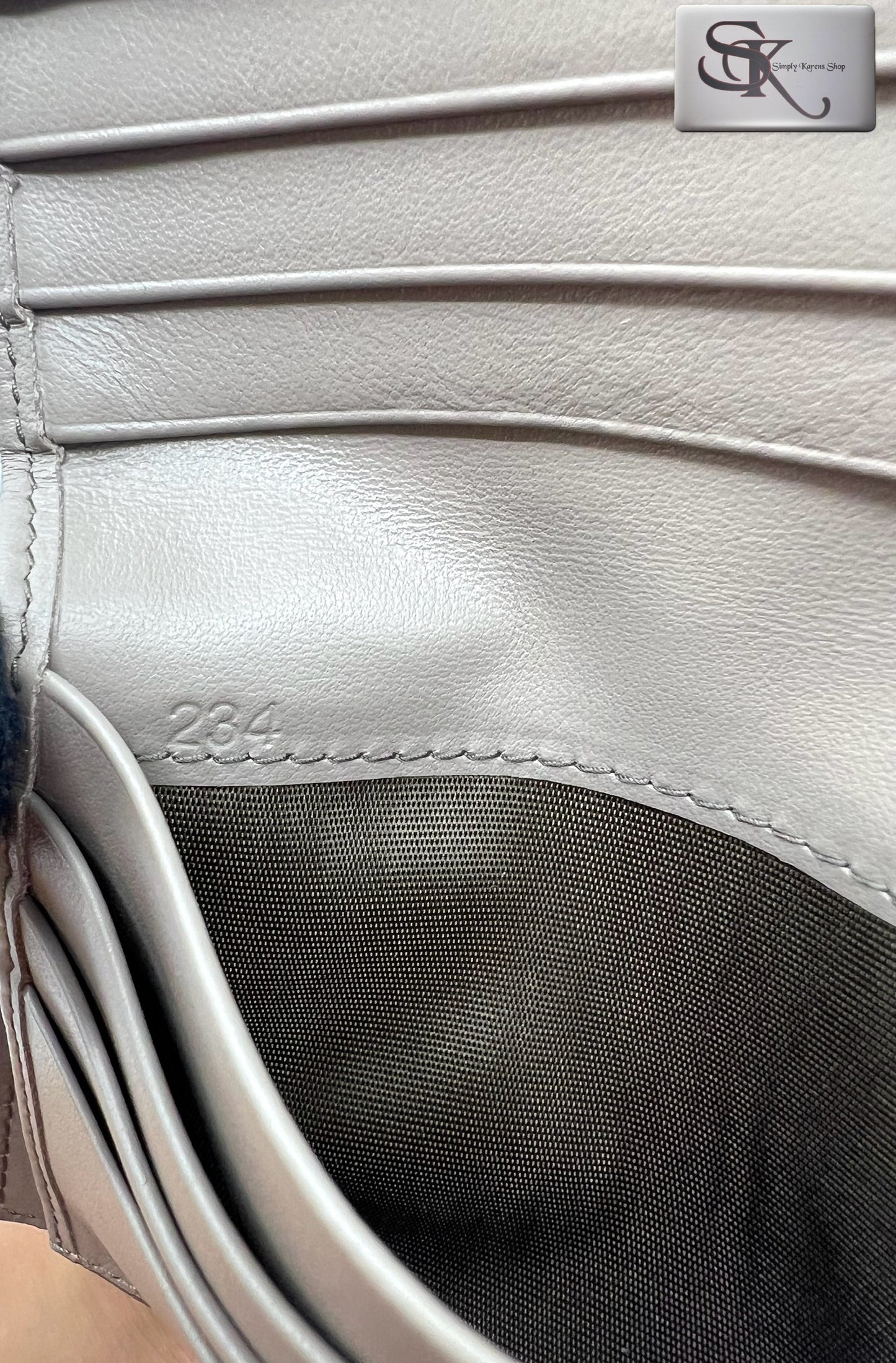 PRADA VITELLO DAINO BIFOLD COMPACT WALLET π΅πP12,800π΅π