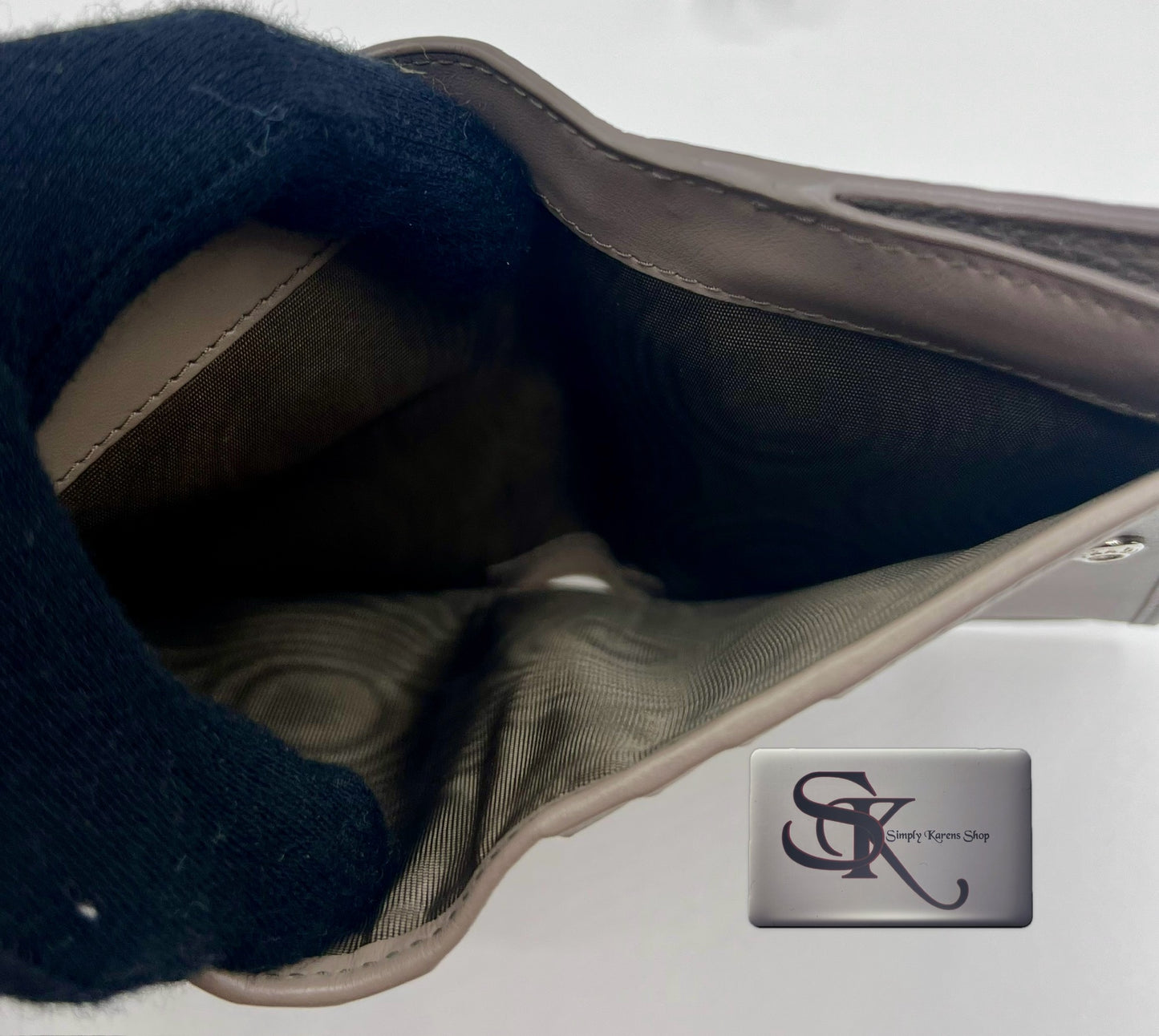 PRADA VITELLO DAINO BIFOLD COMPACT WALLET π΅πP12,800π΅π