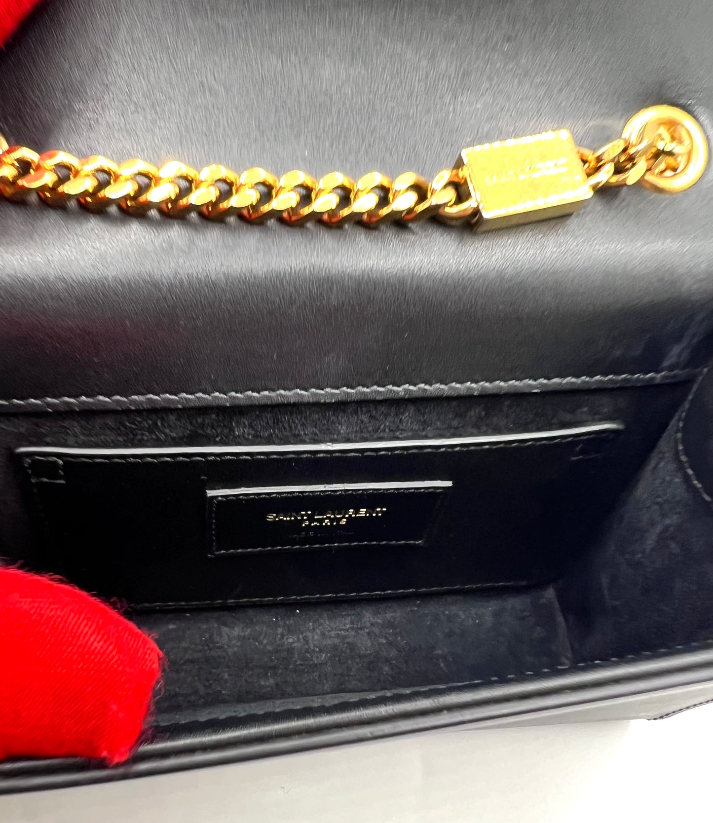 Yves Saint Laurent Kate Wallet on chain (🇵🇭P68,800)