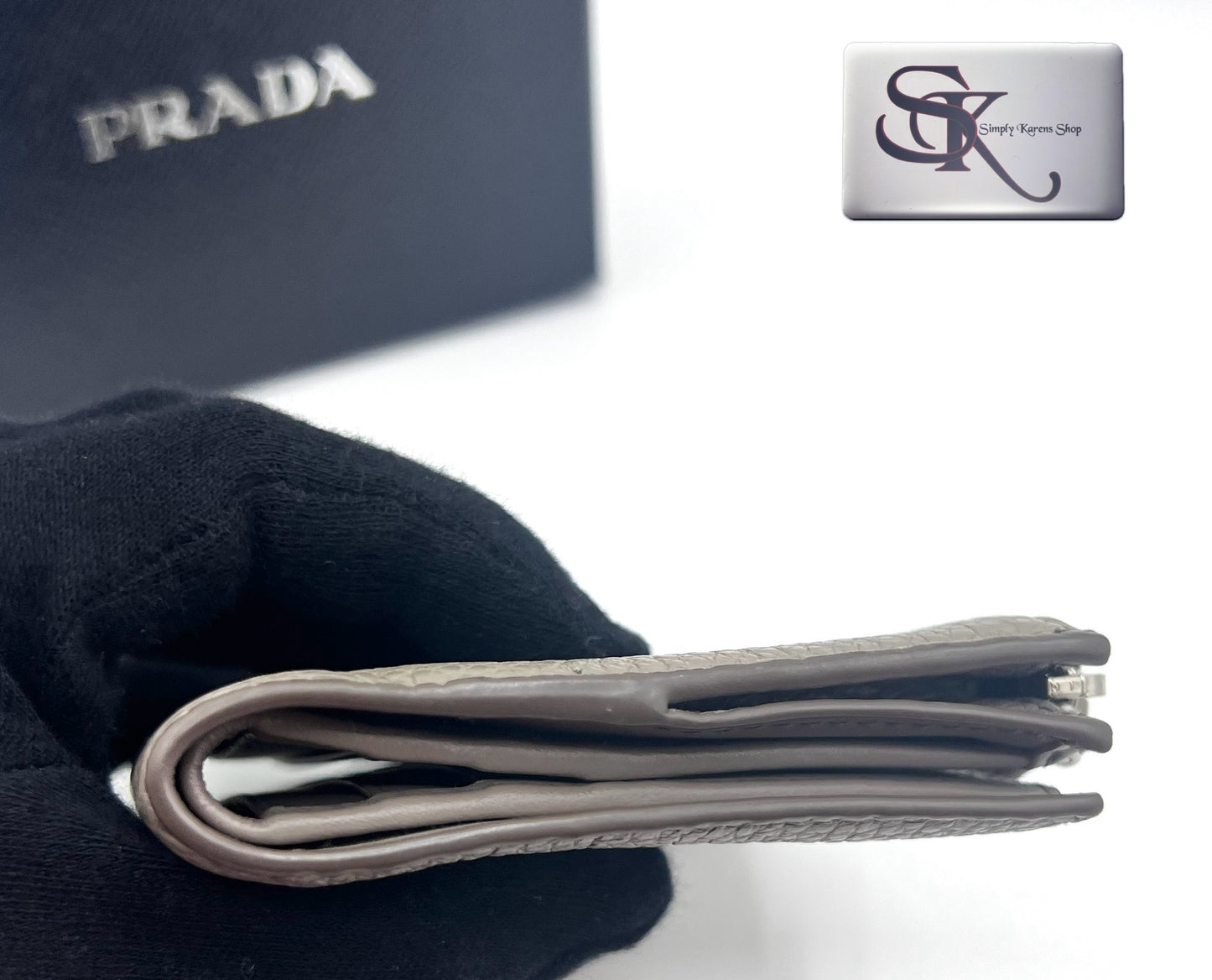 PRADA VITELLO DAINO BIFOLD COMPACT WALLET π΅πP12,800π΅π
