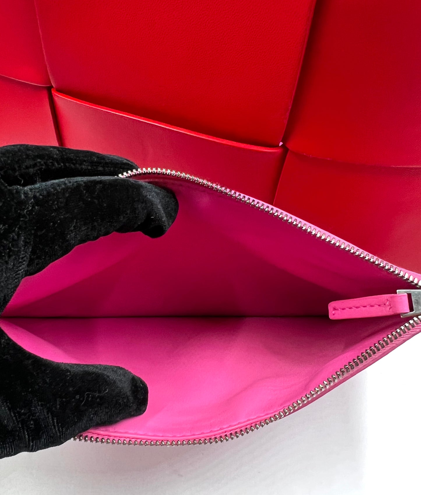 Bottega Veneta Arco Intercciato Leather Tote Bag with Pouch MM size (🇵🇭P76,550)