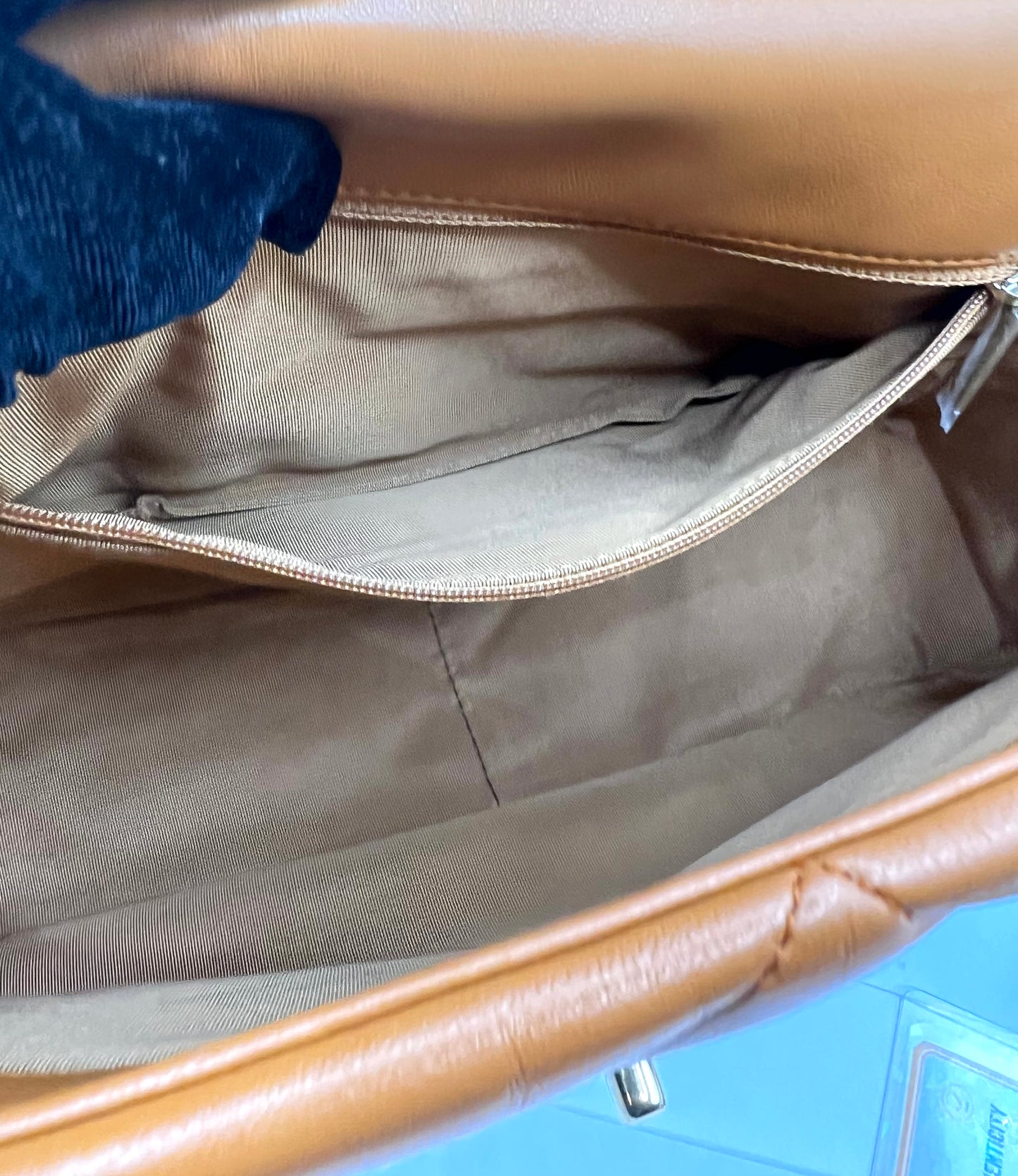 Chanel 19 Lambskin Camel Tone Mm Size IC chip 2 way Crossbody bag (🇵🇭P344,000)