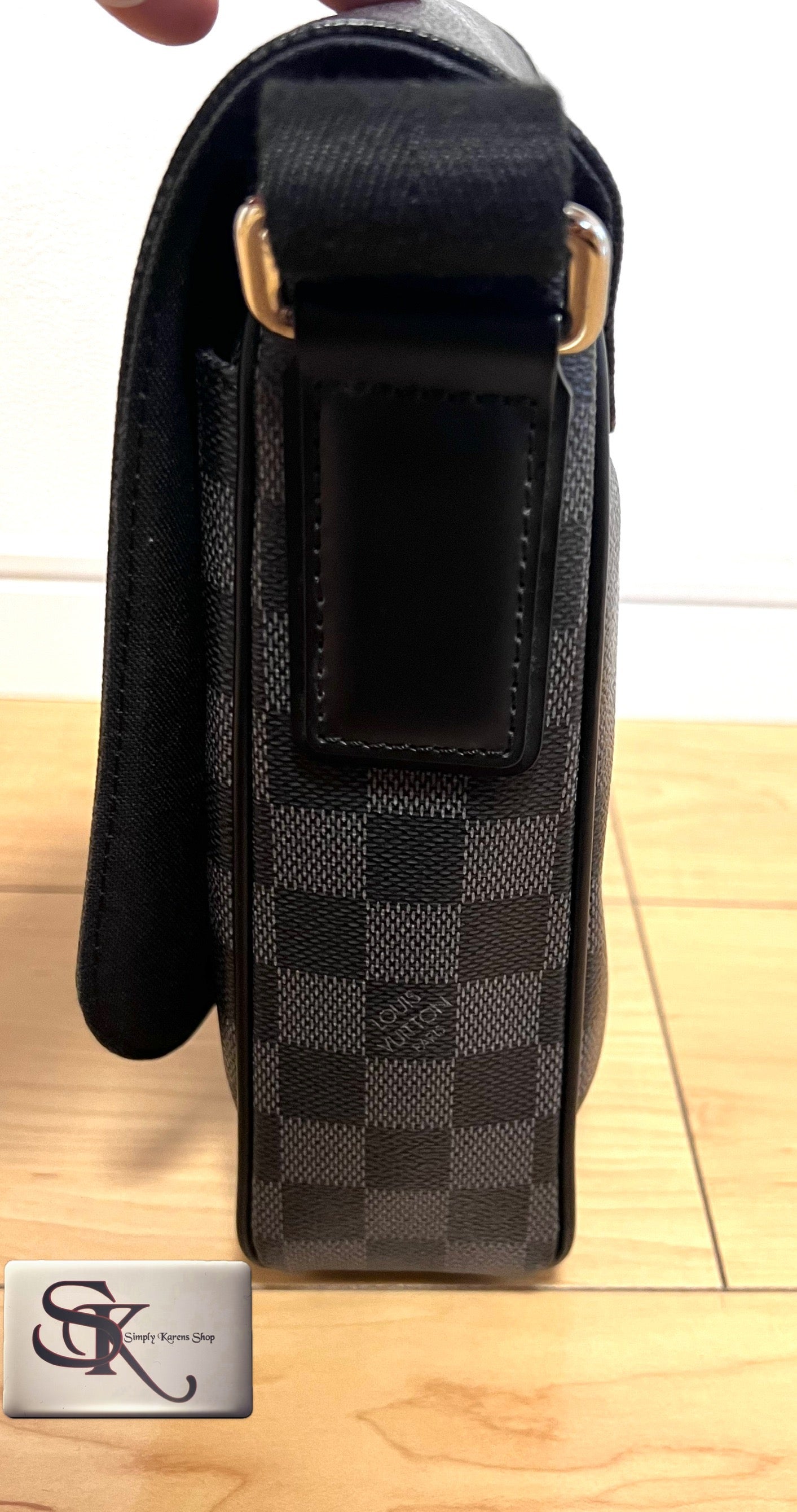 Lv Graphite District Pm size messenger bag (🇵🇭P68,800)