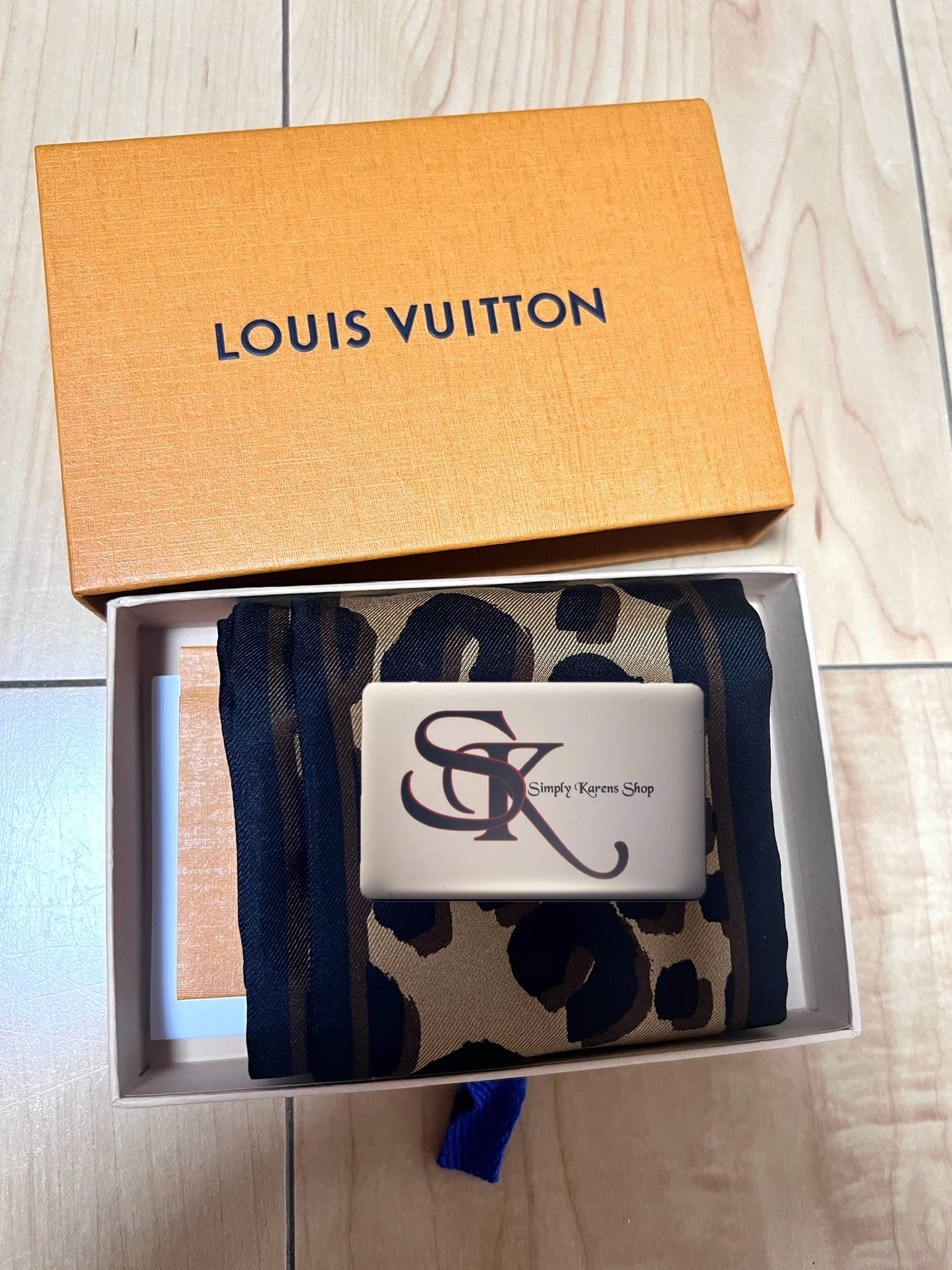 Lv Leopard Motif twilly Gm size 🇵🇭P9,600🇵🇭