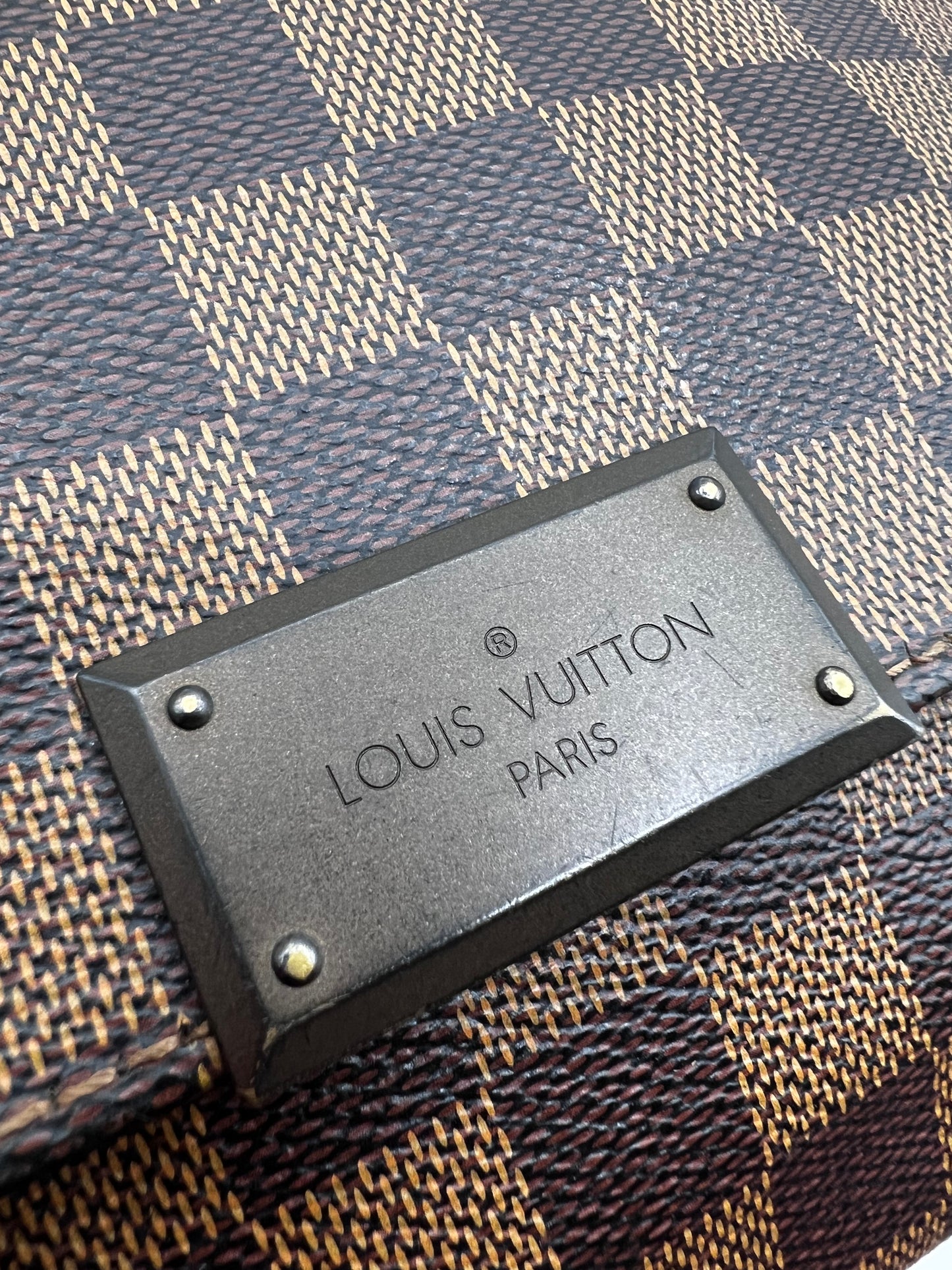 Louis Vuitton District Damier Ebene Pm size Crossbody Bag (🇵🇭P55,040)