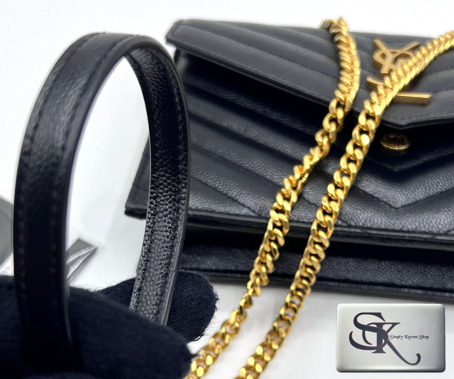 Yves Saint Laurent Cassandre Envelope wallet on chain S19 X13 Cm (🇵🇭P72,240)