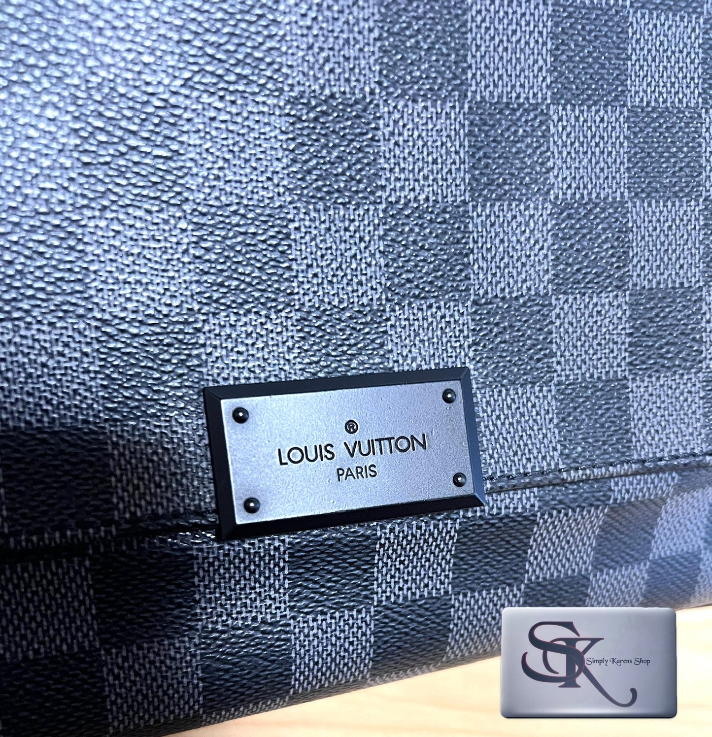 Lv Graphite District Pm size messenger bag (🇵🇭P68,800)