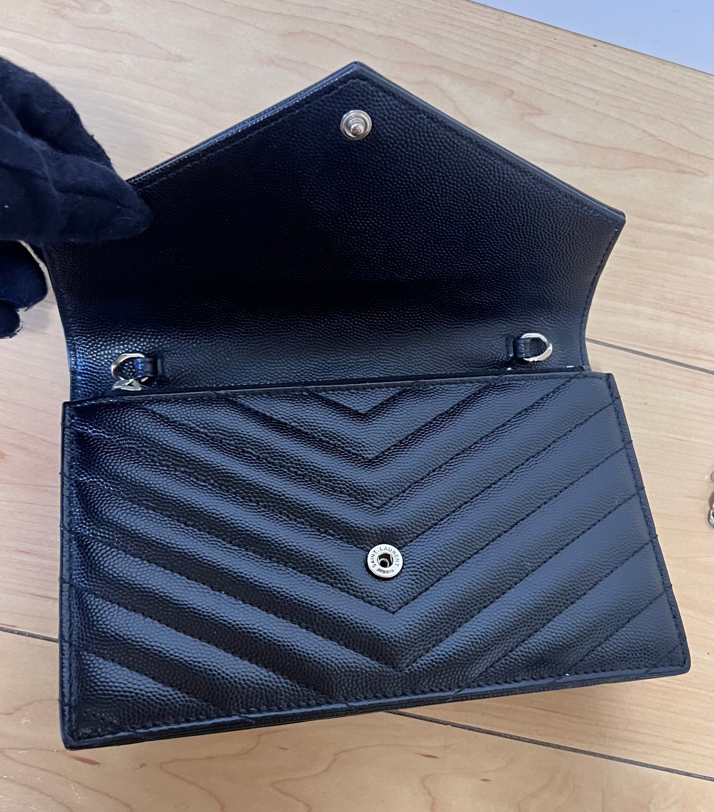 Yves Saint Laurent Cassandre Black Crossbody Bag (🇵🇭P59,340)