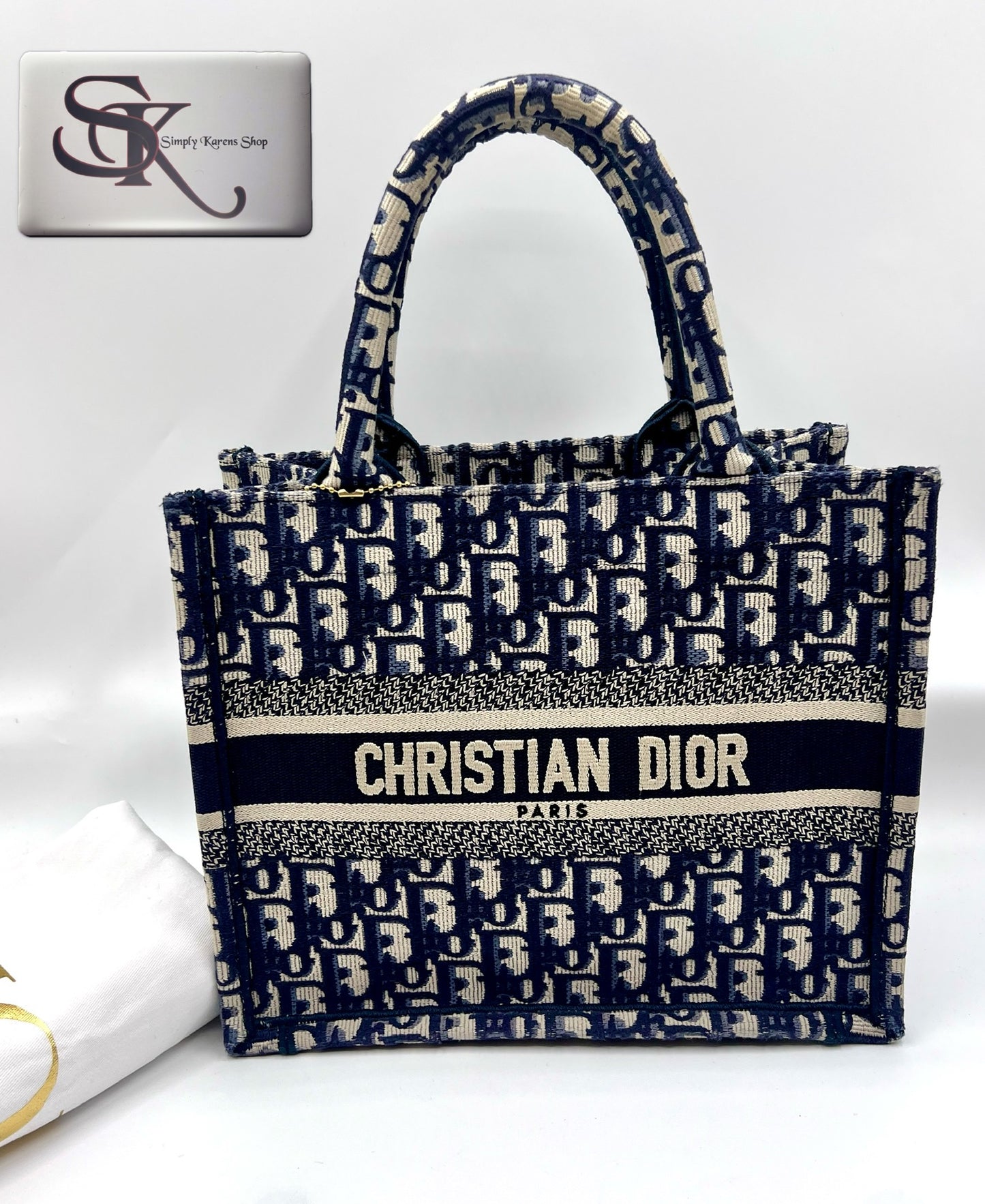 Christian Dior Booktote Pm size π΅πP141,900π΅π