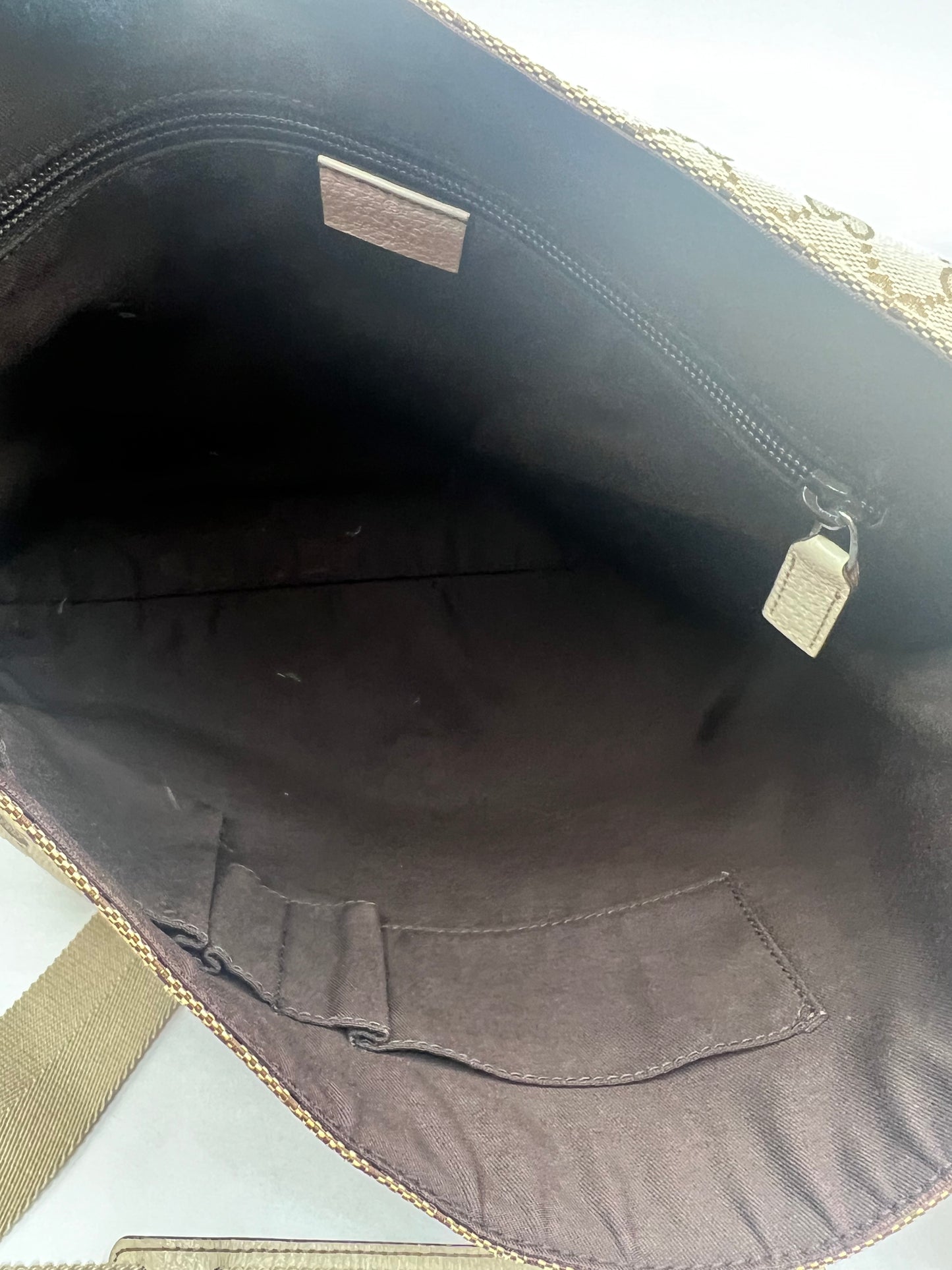 Gucci Canvas Messenger Bag π΅πP18,000π΅π