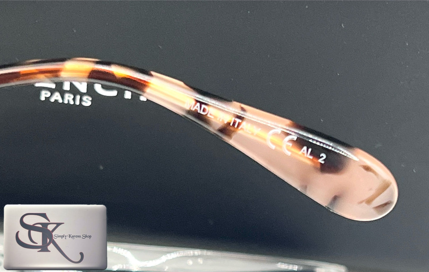 Givenchy Oversize Sunglass π΅πP8,000π΅π