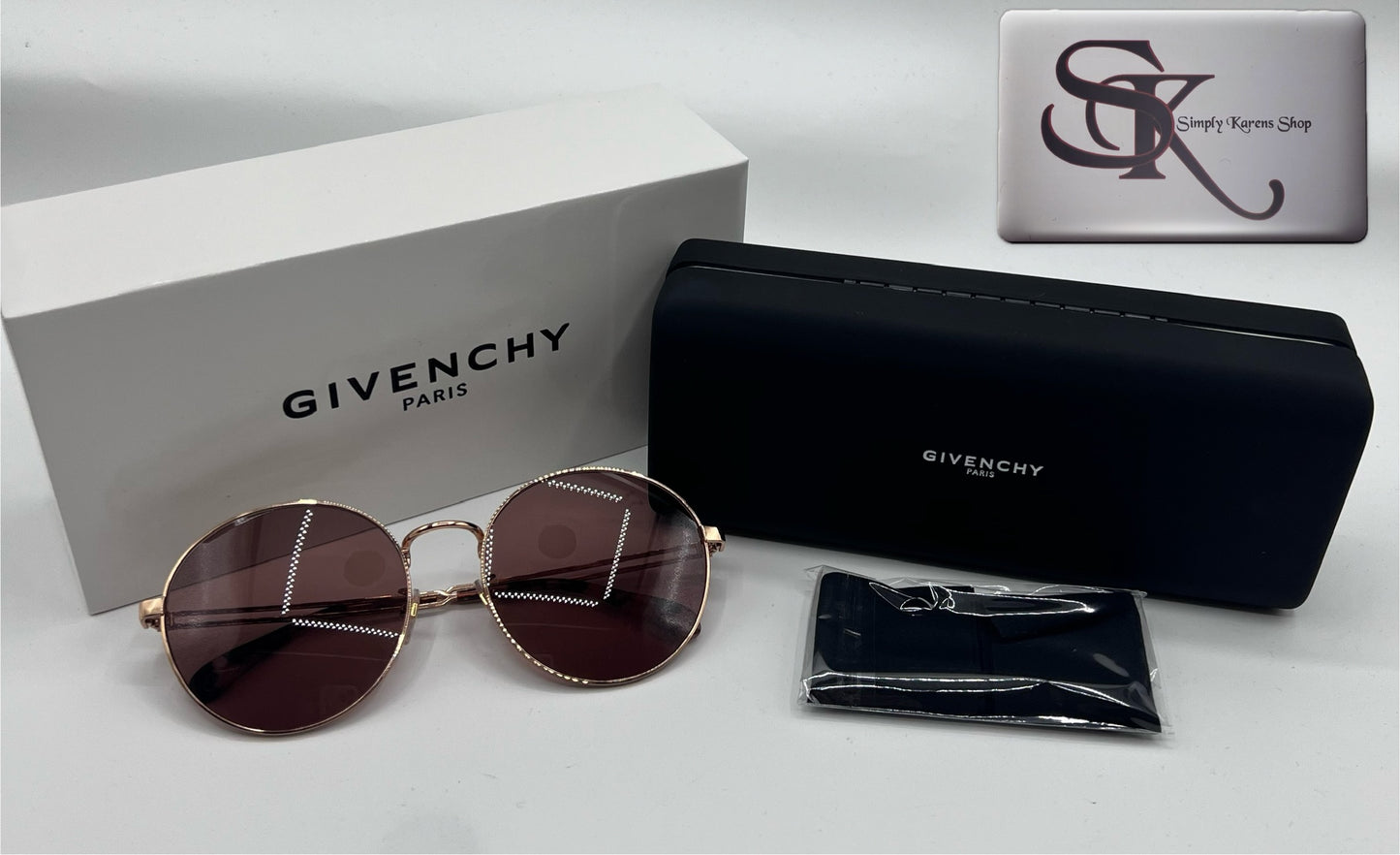 Givenchy Oversize Sunglass π΅πP8,000π΅π