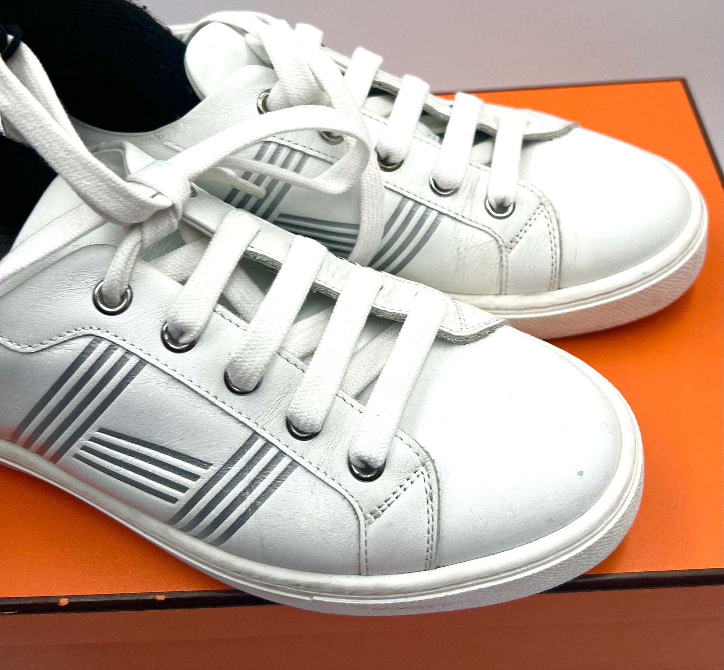 Hermes Avantage white Calfskin H motif Sneakers Size 35 1/2 (🇵🇭P20,640)