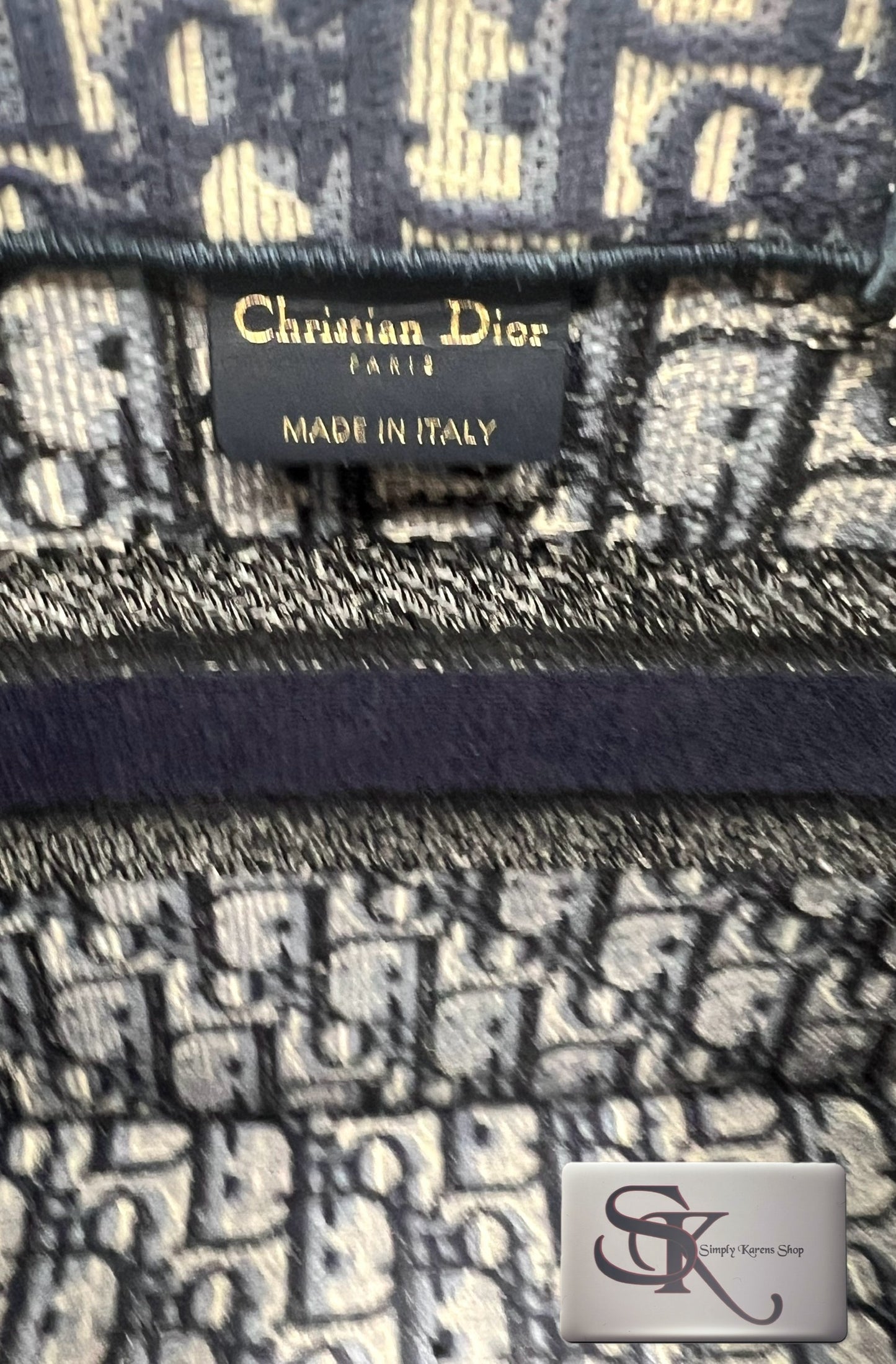 Christian Dior Booktote Pm size π΅πP141,900π΅π
