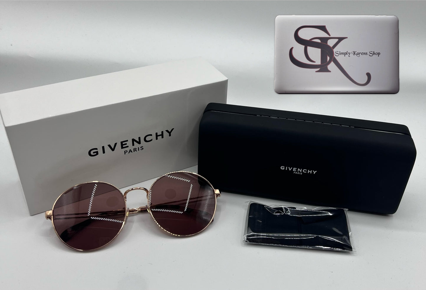 Givenchy Oversize Sunglass π΅πP8,000π΅π