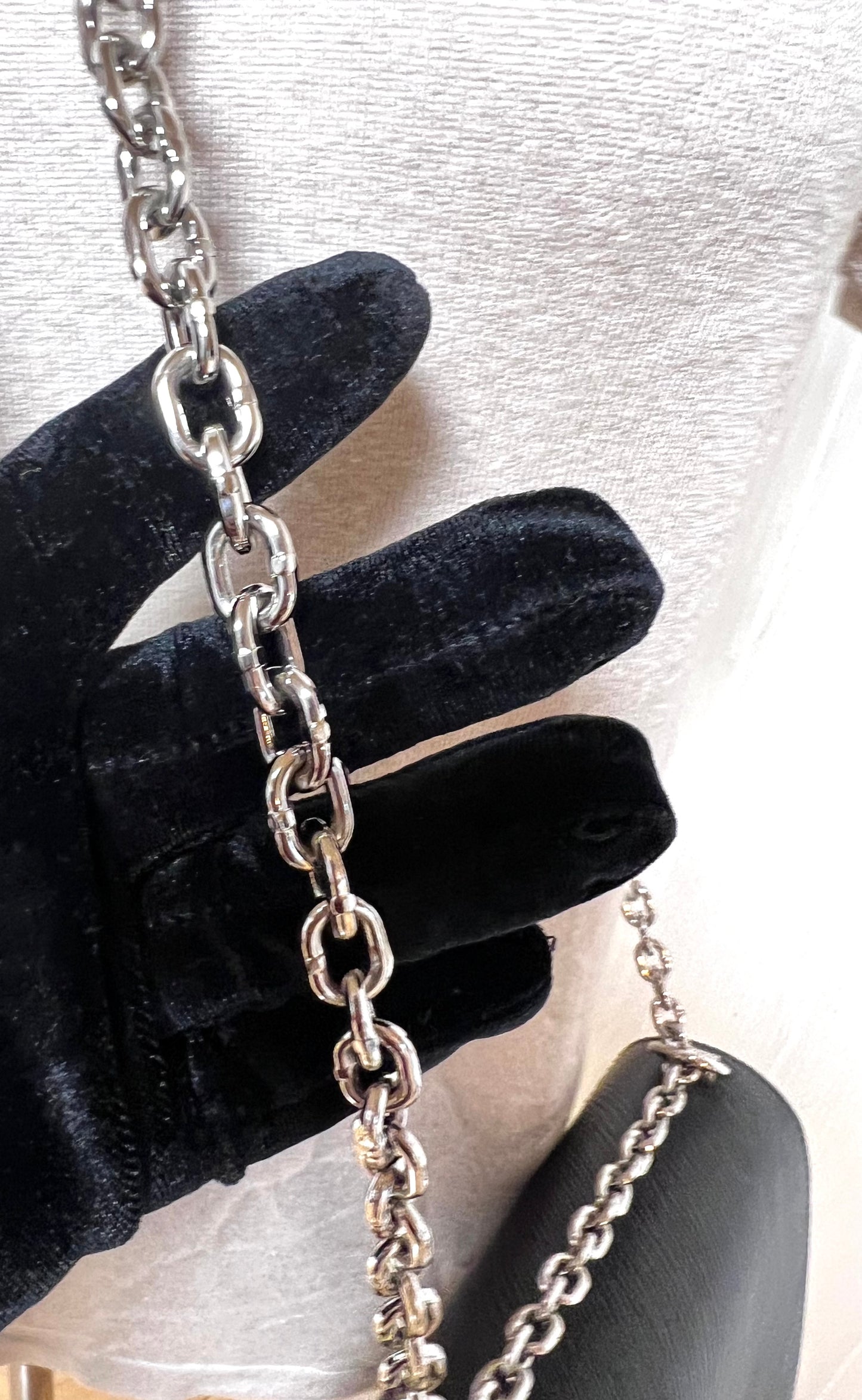 Louis Vuiiton Twist Black Epi MM Size Flap Chain Bag (🇵🇭P103,200)