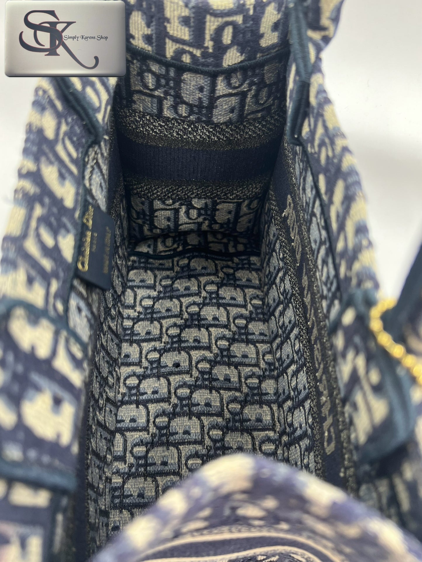 Christian Dior Booktote Pm size π΅πP141,900π΅π
