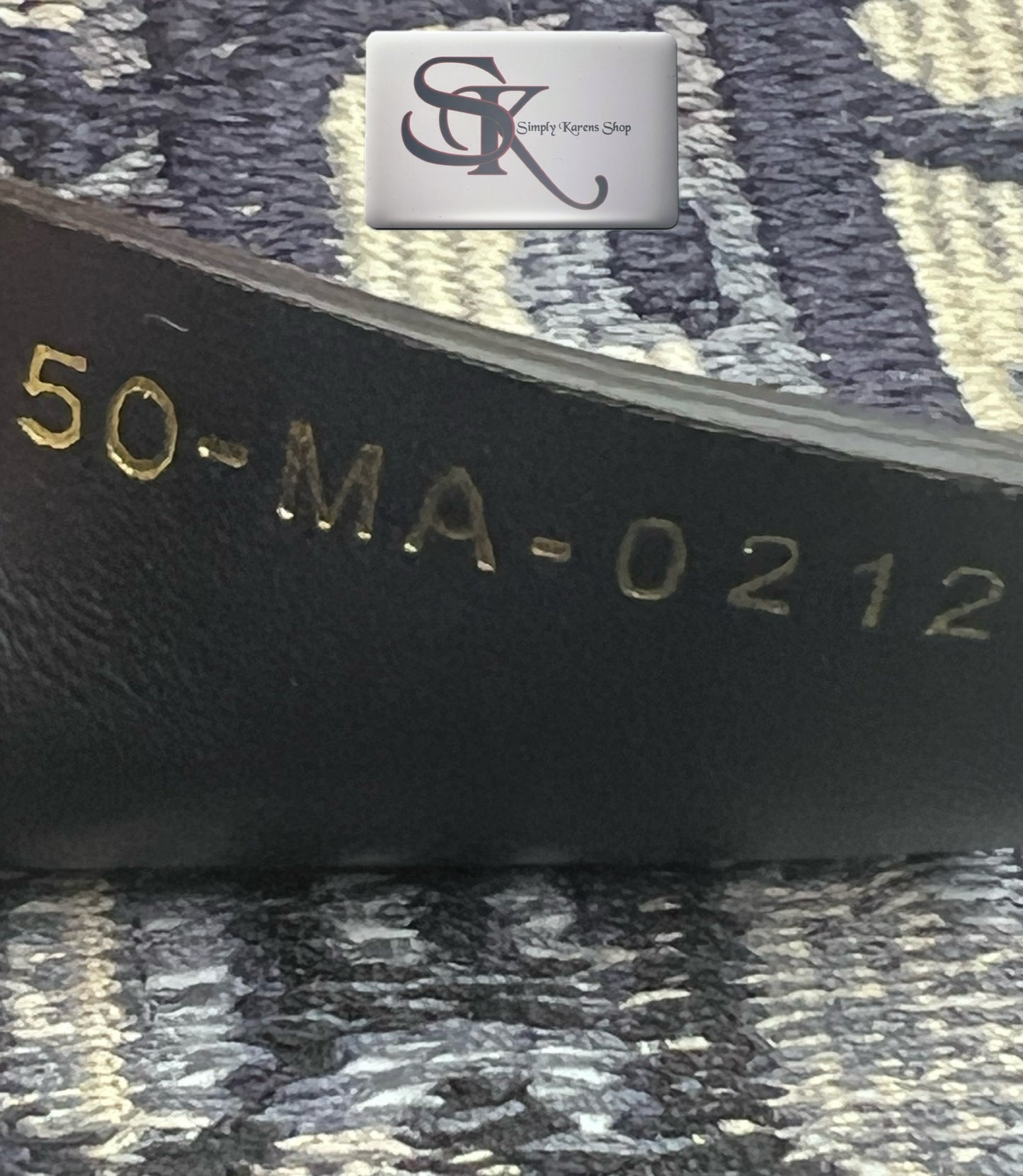Christian Dior Booktote Pm size π΅πP141,900π΅π