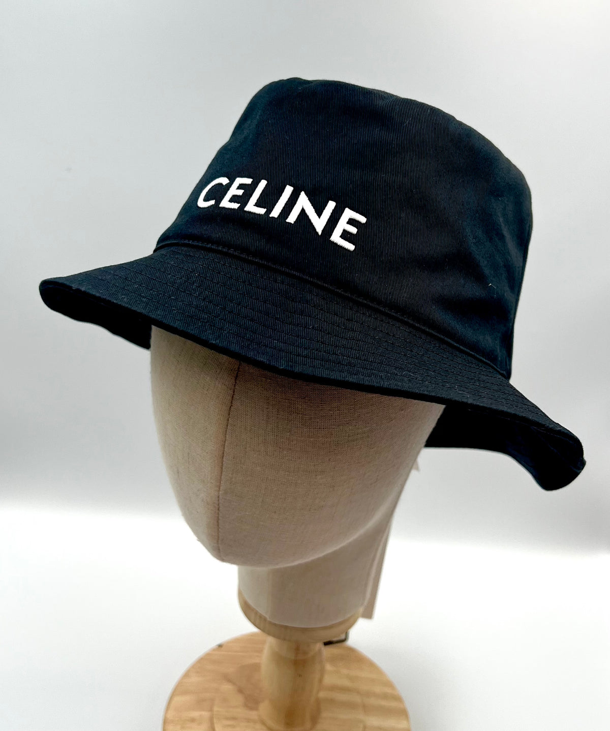 Celine Black Bucket Hat M size (🇵ðŸ‡P25,370)