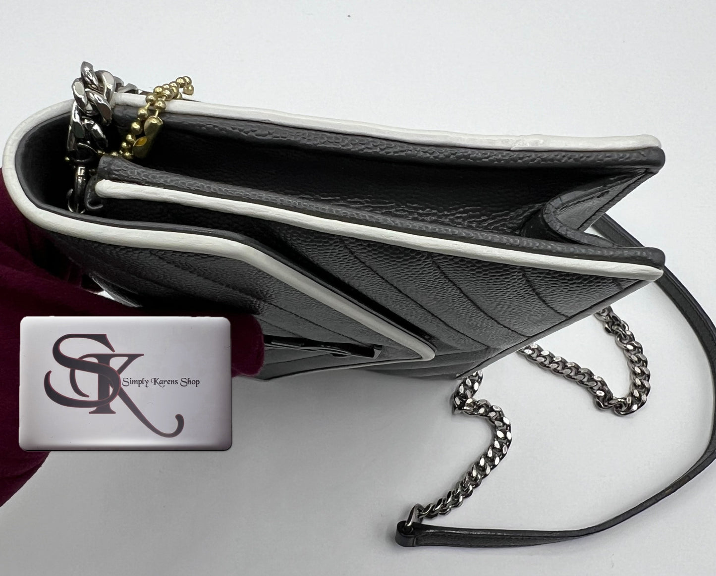 Yves Saint Laurent Grain De poudre Matelasse Chevron Monogram Wallet on chain (🇵🇭P68,800)