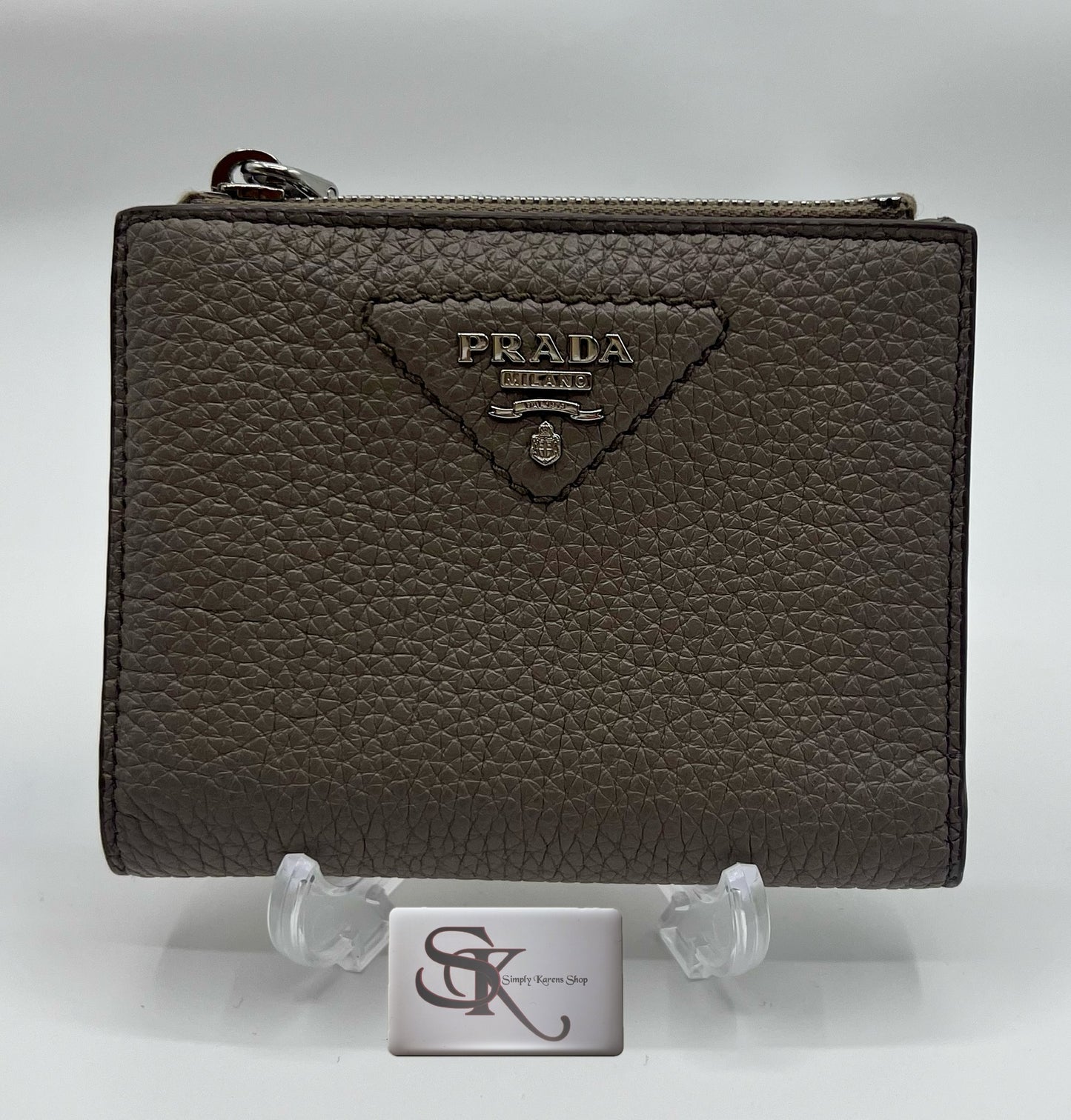 PRADA VITELLO DAINO BIFOLD COMPACT WALLET π΅πP12,800π΅π