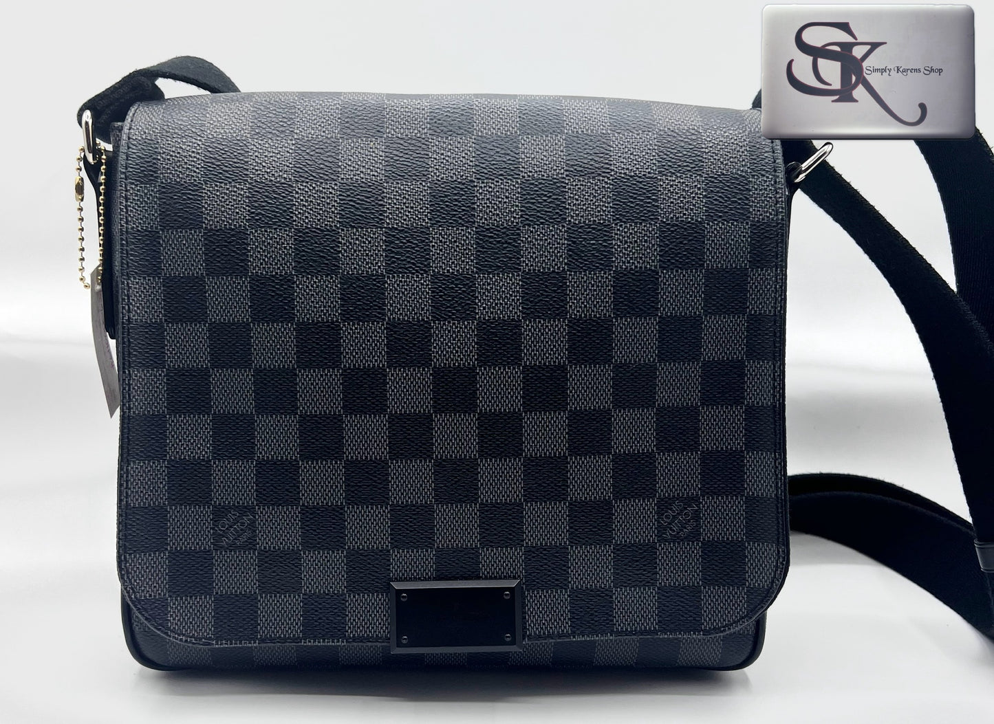 Lv Graphite District Pm size messenger bag (🇵🇭P68,800)