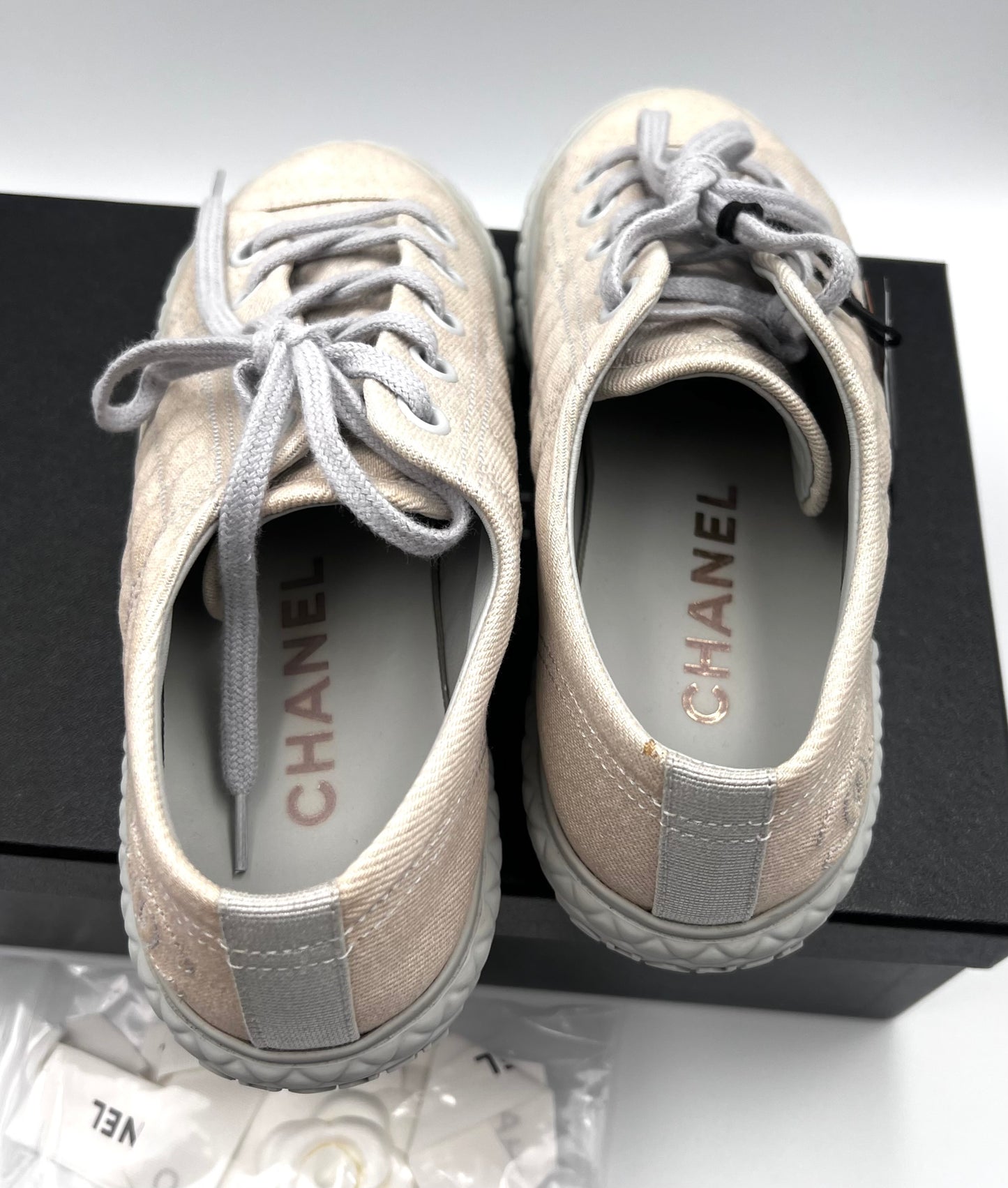 Chanel 22C cruise 2022 collection Light Blue Gray Denim CC Logo Low Top Sneakers Size 36C (🇵🇭P48,270)
