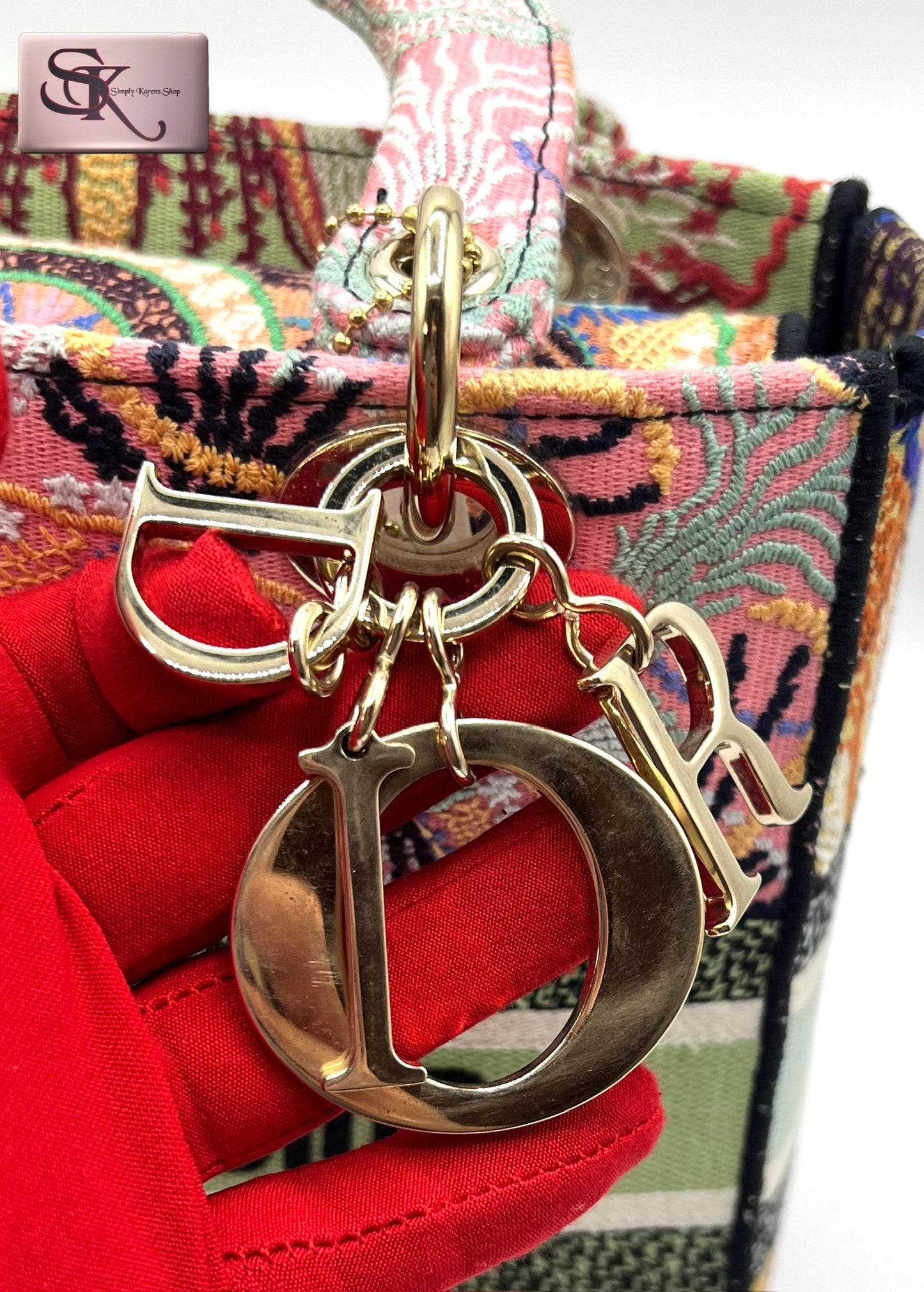 Christian Dior Lady Dior D lite MM size 🇵🇭P187,200🇵🇭